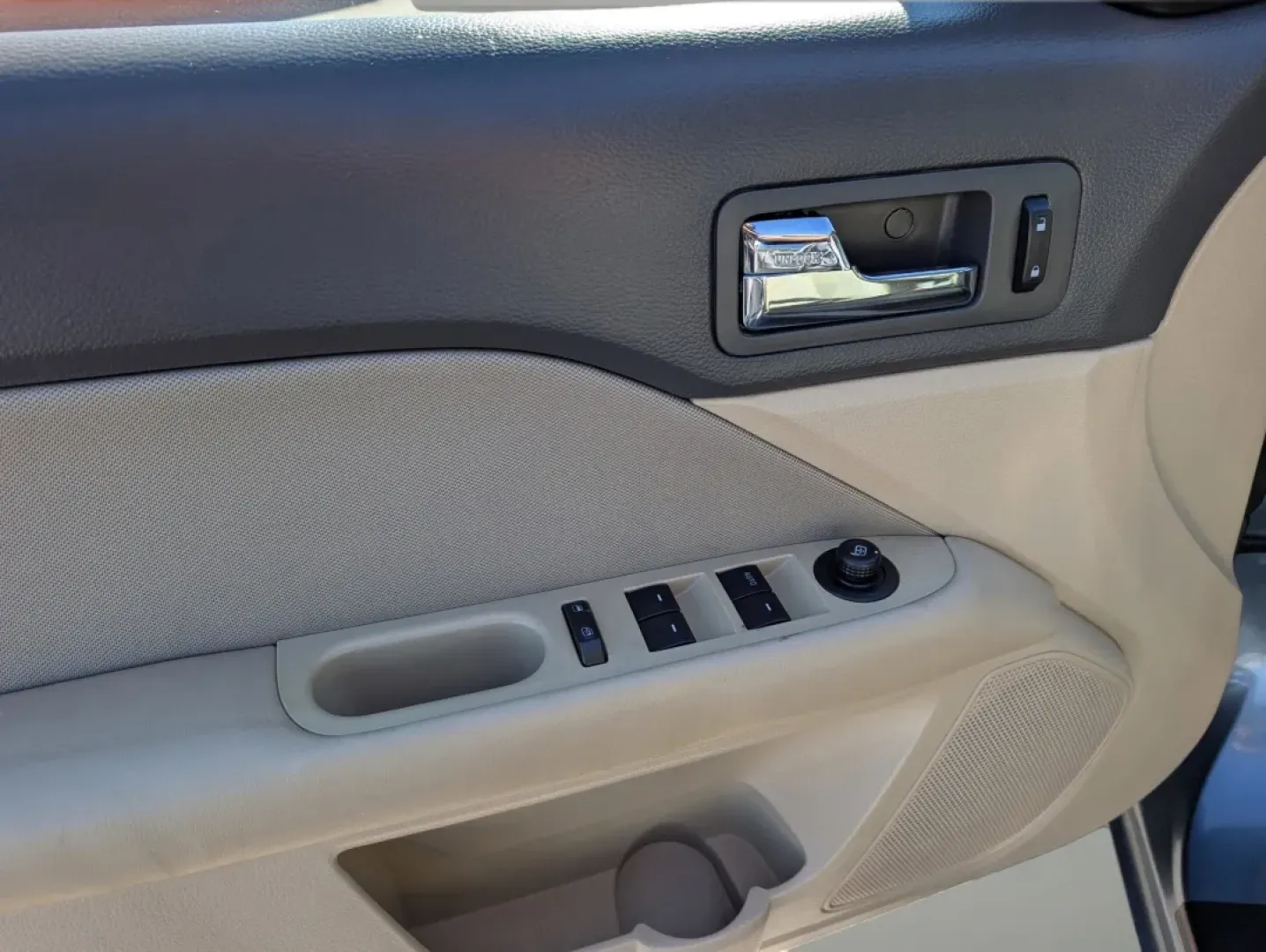 2012 Ford Fusion SE (3FAHP0HA3CR) with an Other engine, located at 804 22nd Ave, Phenix City, AL, 36870, (334) 297-1860, 32.484749, -85.024475 - **Explore Life on the Road with the 2012 Ford Fusion SE Perfect for Your Next Adventure!**<br /> <br /> If you're in the market for a dependable vehicle that seamlessly blends style, comfort, and practicality, look no further than the 2012 Ford Fusion SE available at Gils Auto in Phenix City, AL. T - Photo#8