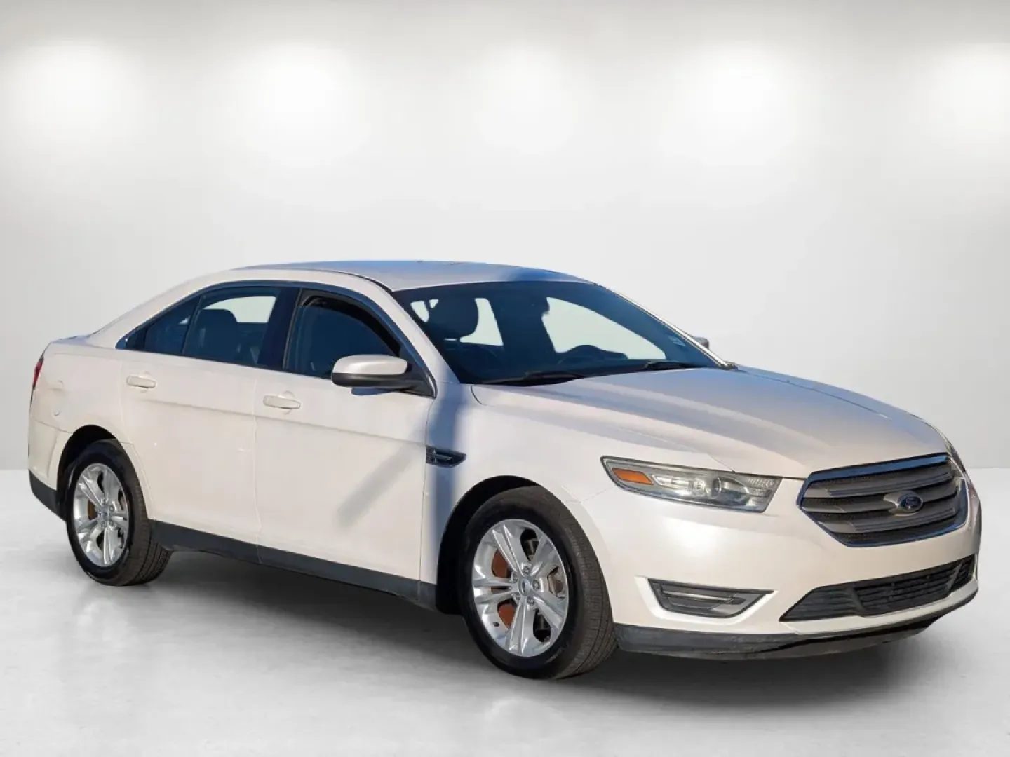 2013 Ford Taurus SEL (1FAHP2E83DG) with an Other engine, located at 1430 Gateway Drive, Opelika, AL, 36801, (334) 239-0944, 32.637871, -85.409790 - Are you on the hunt for a reliable sedan that combines comfort, performance, and affordability? Look no further! At Gils Auto in Phenix City, AL, we have just the vehicle for you: a 2013 Ford Taurus SEL that is not only perfect for daily commuting but also great for family outings, weekend adventure - Photo#2