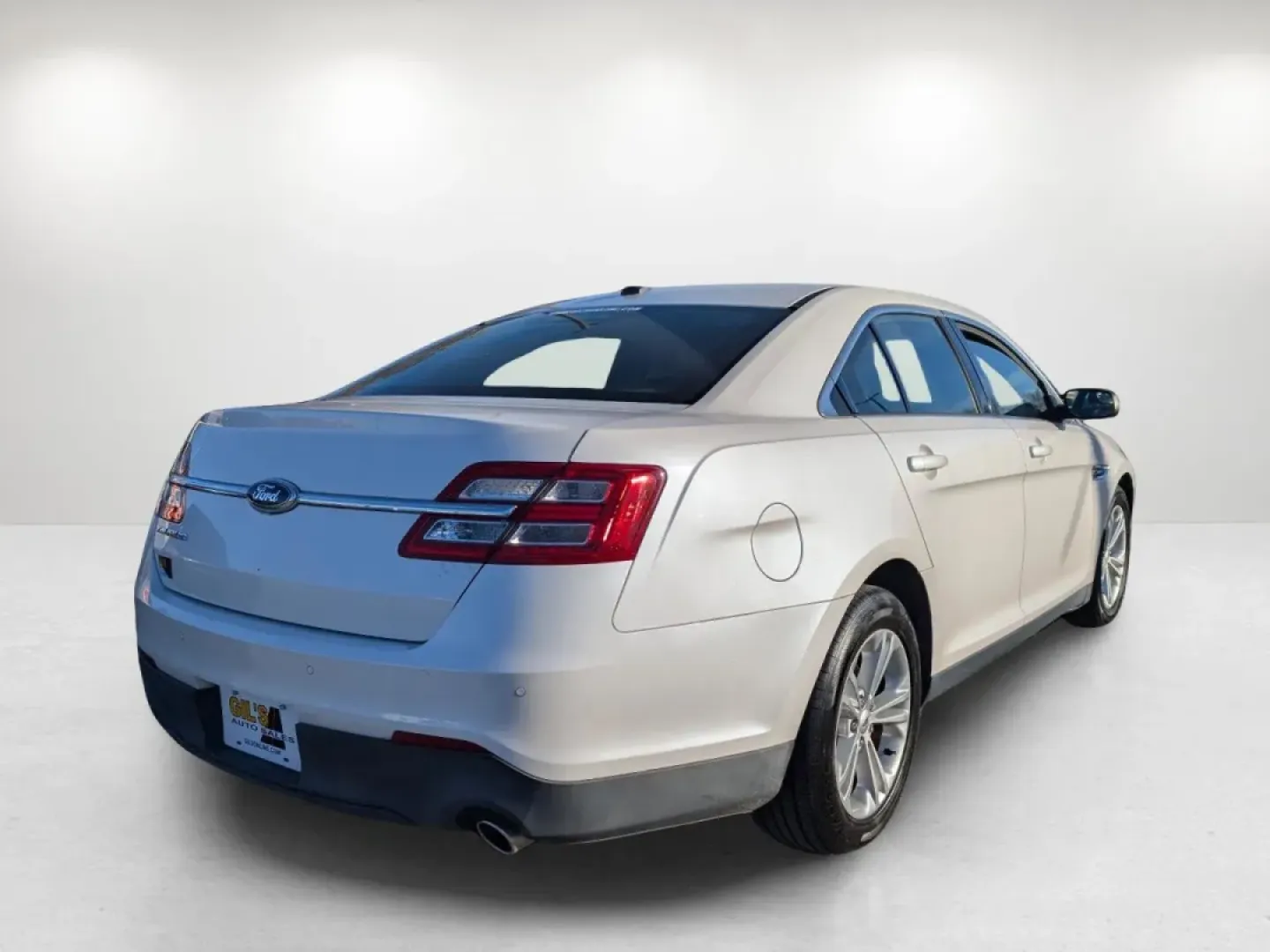 2013 Ford Taurus SEL (1FAHP2E83DG) with an Other engine, located at 1430 Gateway Drive, Opelika, AL, 36801, (334) 239-0944, 32.637871, -85.409790 - Are you on the hunt for a reliable sedan that combines comfort, performance, and affordability? Look no further! At Gils Auto in Phenix City, AL, we have just the vehicle for you: a 2013 Ford Taurus SEL that is not only perfect for daily commuting but also great for family outings, weekend adventure - Photo#4