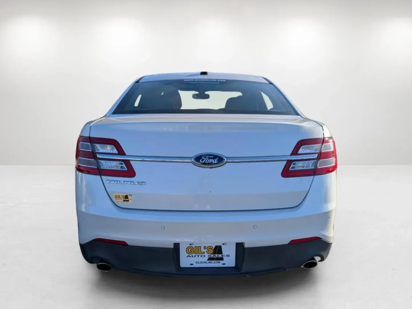 2013 Ford Taurus SEL (1FAHP2E83DG) with an Other engine, located at 1430 Gateway Drive, Opelika, AL, 36801, (334) 239-0944, 32.637871, -85.409790 - Are you on the hunt for a reliable sedan that combines comfort, performance, and affordability? Look no further! At Gils Auto in Phenix City, AL, we have just the vehicle for you: a 2013 Ford Taurus SEL that is not only perfect for daily commuting but also great for family outings, weekend adventure - Photo#5