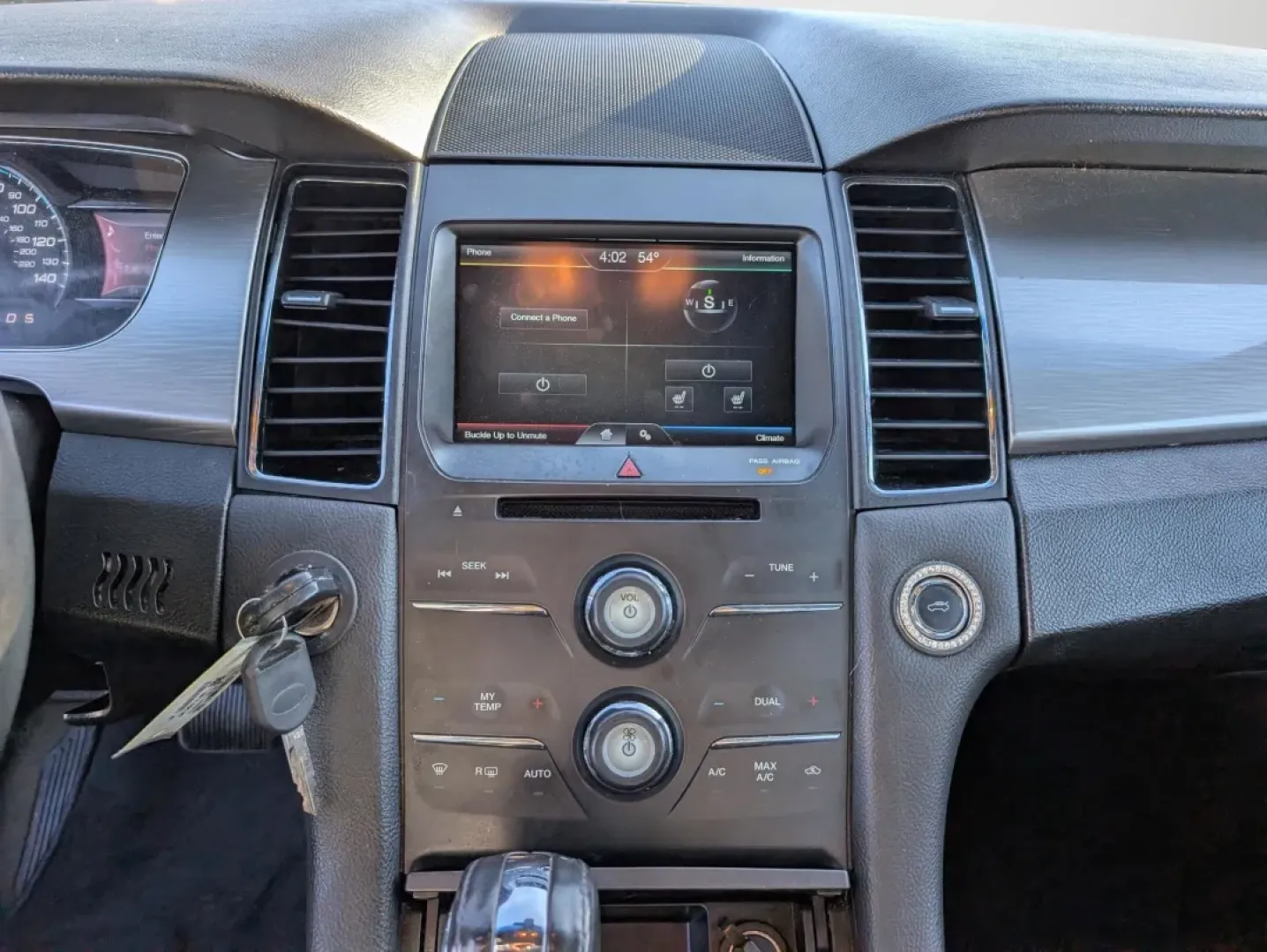 2013 Ford Taurus SEL (1FAHP2E83DG) with an Other engine, located at 1430 Gateway Drive, Opelika, AL, 36801, (334) 239-0944, 32.637871, -85.409790 - Are you on the hunt for a reliable sedan that combines comfort, performance, and affordability? Look no further! At Gils Auto in Phenix City, AL, we have just the vehicle for you: a 2013 Ford Taurus SEL that is not only perfect for daily commuting but also great for family outings, weekend adventure - Photo#14