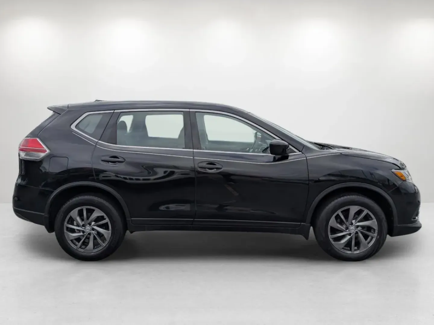 2016 /Charcoal Nissan Rogue S (KNMAT2MV3GP) with an Other engine, located at 5115 14th Ave., Columbus, GA, 31904, (706) 323-0345, 32.511494, -84.971046 - **Discover Your Adventure with the 2016 Nissan Rogue Perfect for Family Getaways and Daily Adventures!**<br /> <br /> Are you on the lookout for a versatile and reliable SUV that fits seamlessly into your lifestyle? Look no further than this stunning 2016 Nissan Rogue S! Whether you're a growing fa - Photo#3