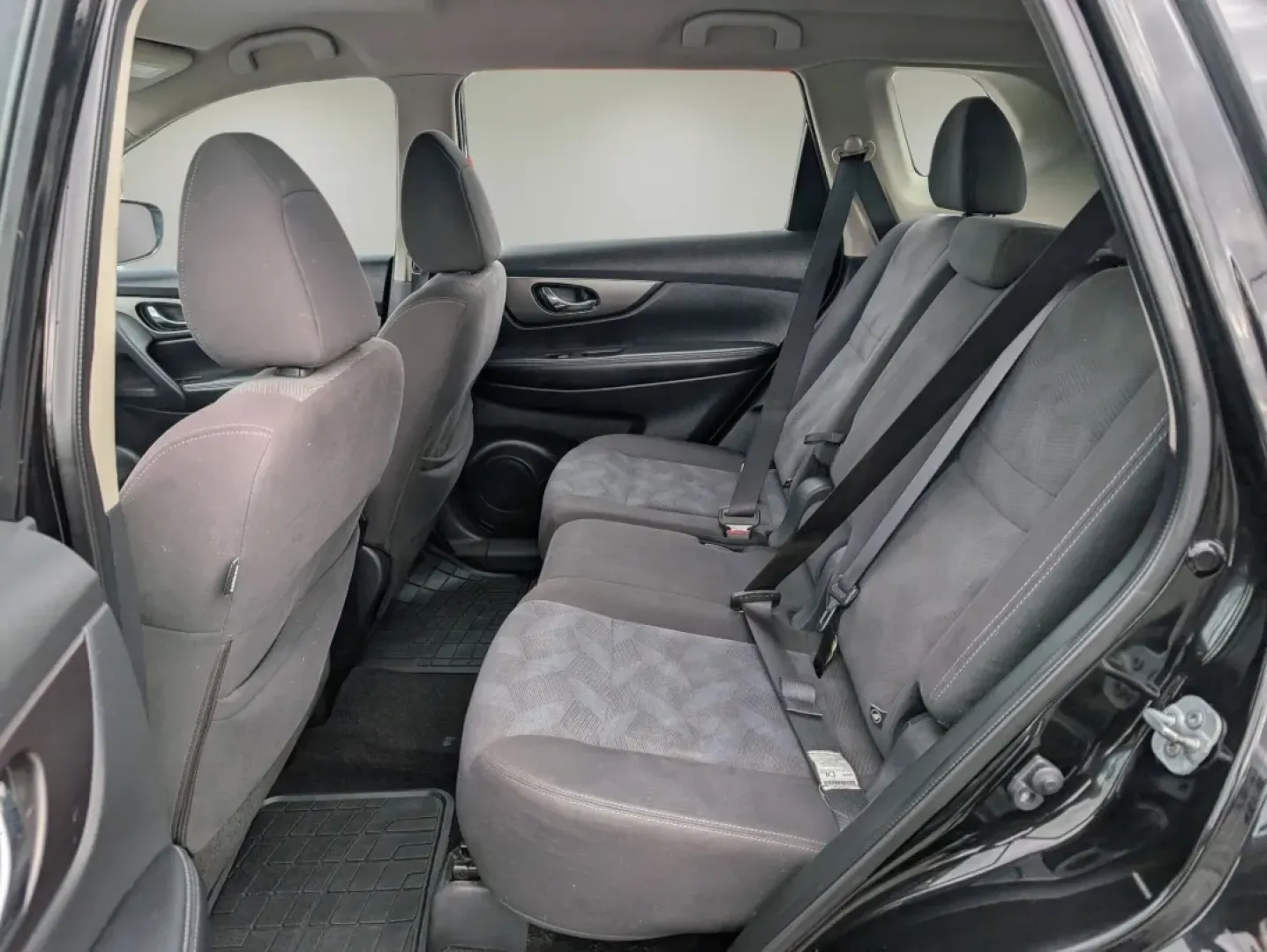 2016 /Charcoal Nissan Rogue S (KNMAT2MV3GP) with an Other engine, located at 804 22nd Ave, Phenix City, AL, 36870, (334) 297-1860, 32.484749, -85.024475 - **Discover Your Adventure with the 2016 Nissan Rogue Perfect for Family Getaways and Daily Adventures!**<br /> <br /> Are you on the lookout for a versatile and reliable SUV that fits seamlessly into your lifestyle? Look no further than this stunning 2016 Nissan Rogue S! Whether you're a growing fa - Photo#9