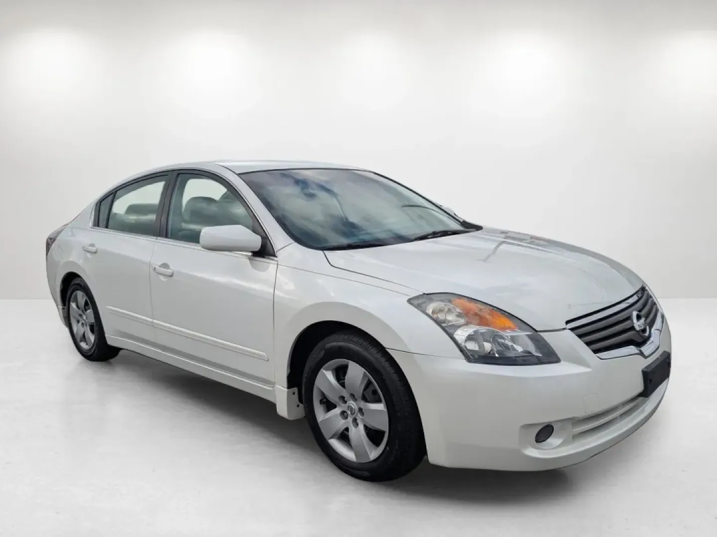 2007 Nissan Altima (1N4AL21E47N) with an Other engine, located at 3959 U.S. 80 W, Phenix City, AL, 36870, (334) 297-4885, 32.469296, -85.135185 - **Drive into Your Next Adventure with This 2007 Nissan Altima! Perfect for Phenix City Commuters and Families Alike**<br /> <br /> Are you ready to elevate your everyday journeys and weekend getaways? Look no further! This 2007 Nissan Altima is the ideal sedan for those who appreciate reliability, c - Photo#3