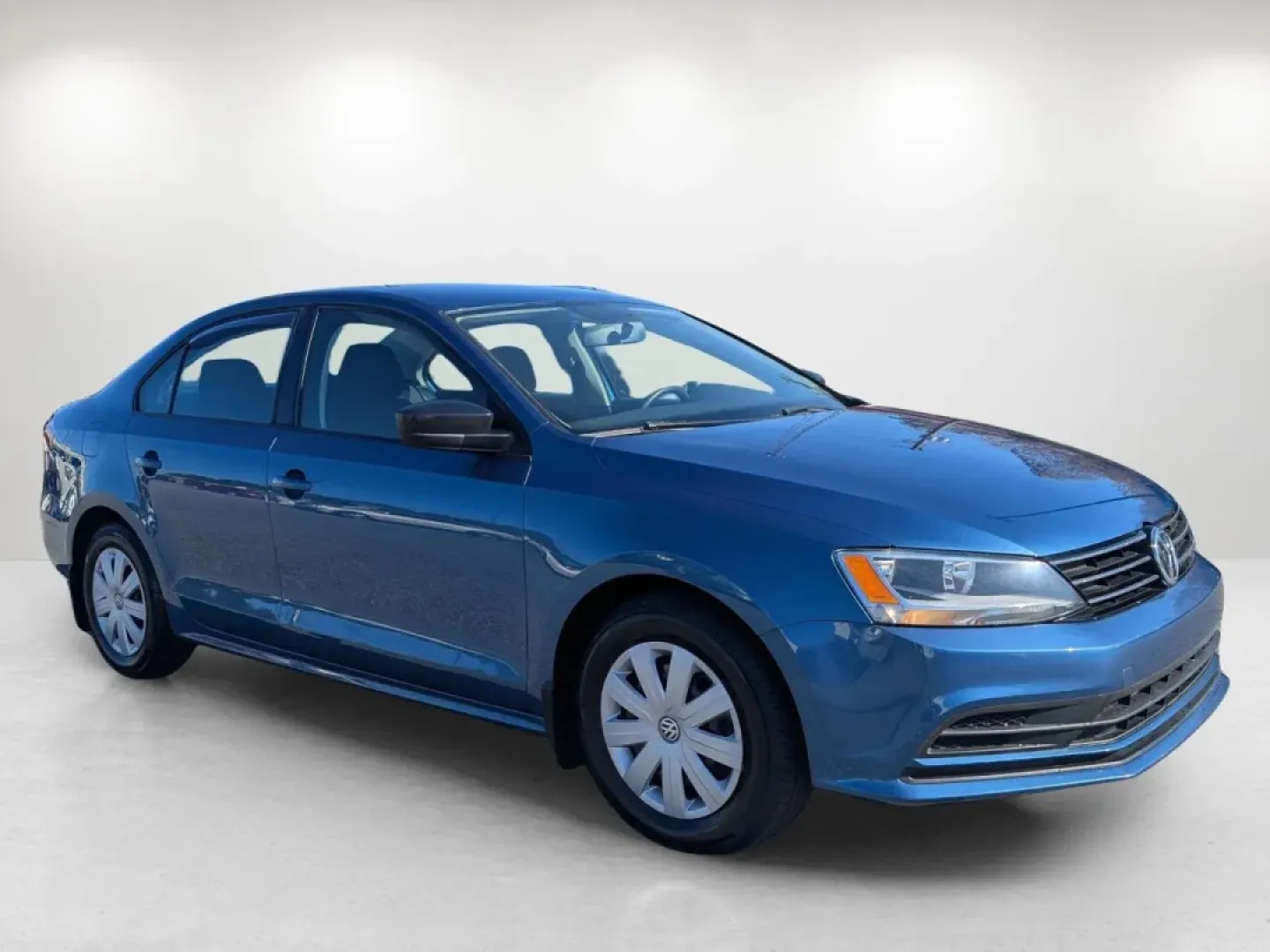 2016 Volkswagen Jetta 1.4T S (3VW267AJ1GM) with an Other engine, located at 1430 Gateway Drive, Opelika, AL, 36801, (334) 239-0944, 32.637871, -85.409790 - **Discover Your Next Adventure in a 2016 Volkswagen Jetta at Gils Auto Phenix City!**<br /> <br /> Are you looking for a dependable sedan that seamlessly balances style, efficiency, and comfort for your daily commutes or weekend getaways? Look no further than this stunning 2016 Volkswagen Jetta 1.4 - Photo#2