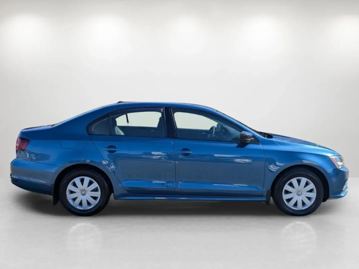 2016 Volkswagen Jetta 1.4T S (3VW267AJ1GM) with an Other engine, located at 1430 Gateway Drive, Opelika, AL, 36801, (334) 239-0944, 32.637871, -85.409790 - **Discover Your Next Adventure in a 2016 Volkswagen Jetta at Gils Auto Phenix City!**<br /> <br /> Are you looking for a dependable sedan that seamlessly balances style, efficiency, and comfort for your daily commutes or weekend getaways? Look no further than this stunning 2016 Volkswagen Jetta 1.4 - Photo#3