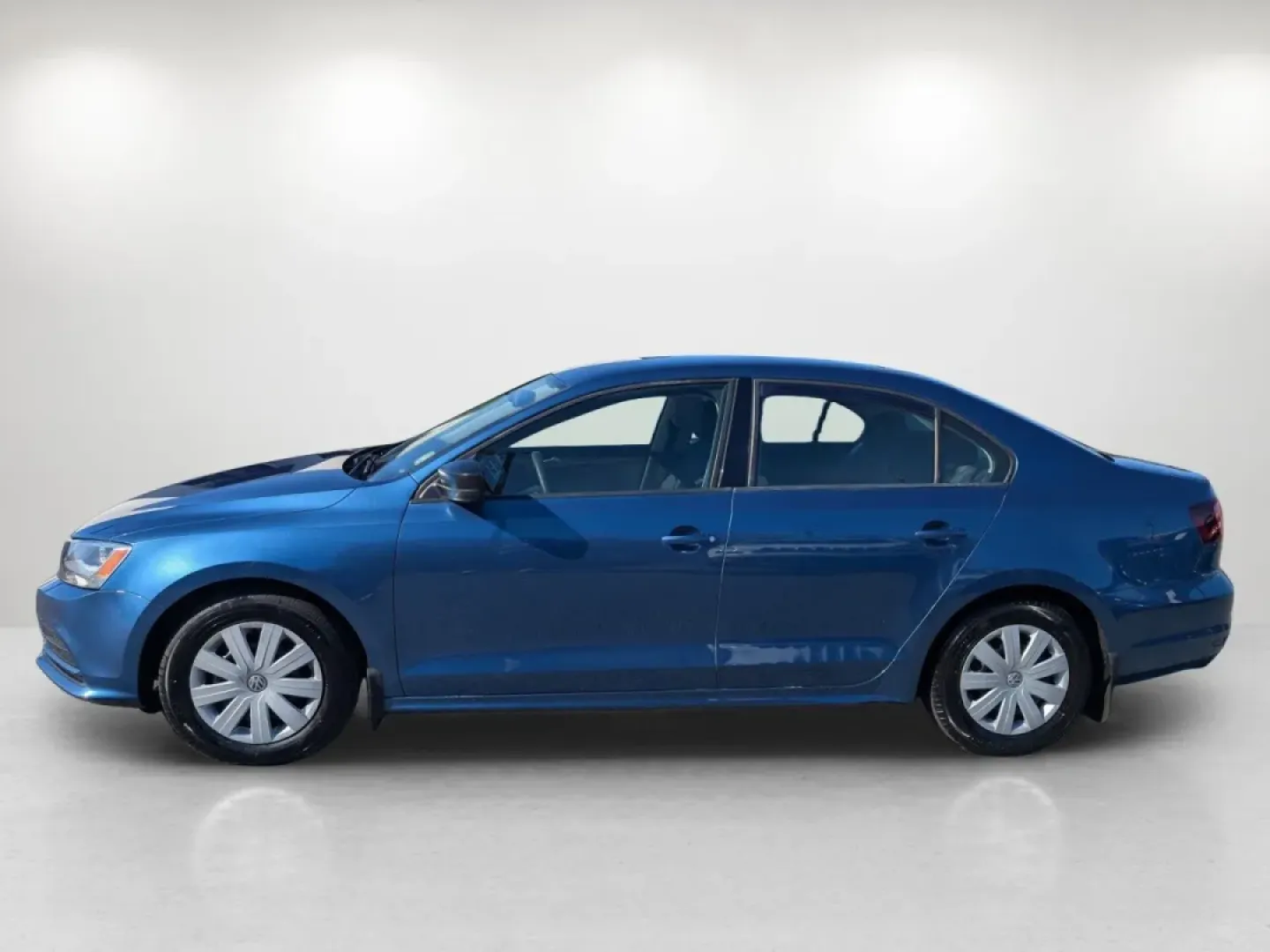 2016 Volkswagen Jetta 1.4T S (3VW267AJ1GM) with an Other engine, located at 1430 Gateway Drive, Opelika, AL, 36801, (334) 239-0944, 32.637871, -85.409790 - **Discover Your Next Adventure in a 2016 Volkswagen Jetta at Gils Auto Phenix City!**<br /> <br /> Are you looking for a dependable sedan that seamlessly balances style, efficiency, and comfort for your daily commutes or weekend getaways? Look no further than this stunning 2016 Volkswagen Jetta 1.4 - Photo#6