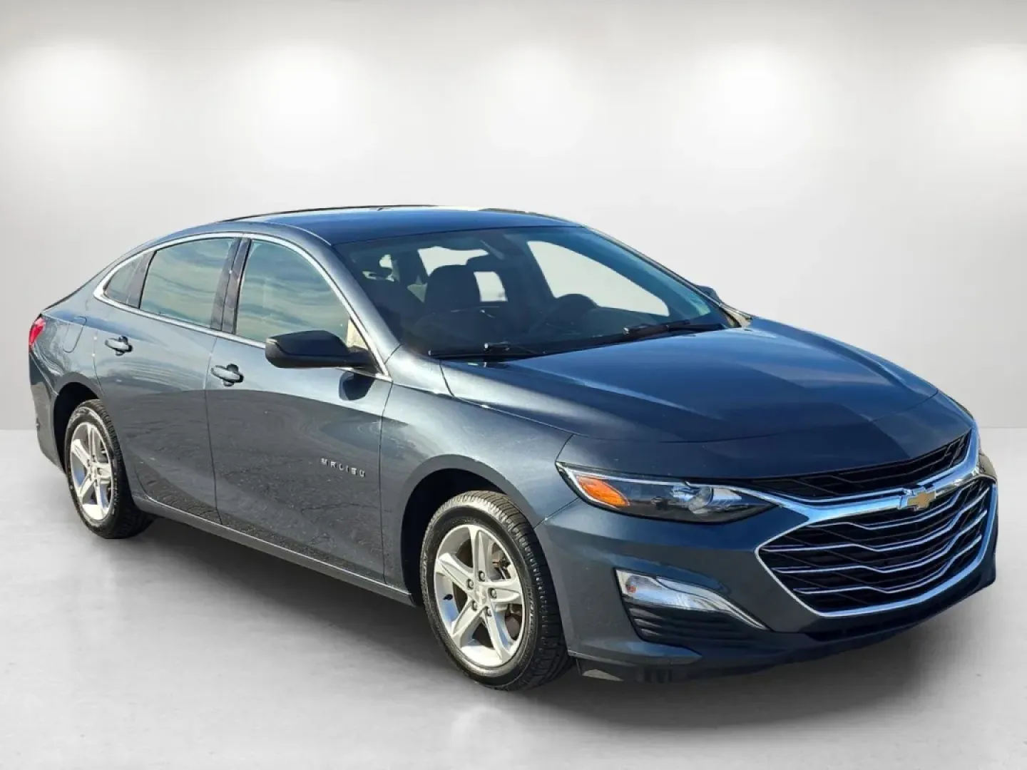 2020 /Jet Black Chevrolet Malibu LS (1G1ZC5ST9LF) with an Other engine, located at 804 22nd Ave, Phenix City, AL, 36870, (334) 297-1860, 32.484749, -85.024475 - **Experience the Open Road in Comfort and Style with the 2020 Chevrolet Malibu LS! Perfect for Commuters and Families Alike!**<br /> <br /> Are you ready for a vehicle that seamlessly fits into your busy lifestyle, whether you're commuting to work, shuttling the kids to school, or heading out for a - Photo#2