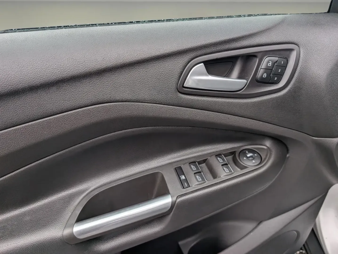 2013 Ford Escape SEL (1FMCU0H91DU) with an Other engine, located at 7000 Northlake Connector, Columbus, GA, 31904, (706) 987-8085, 32.524975, -84.978134 - Are you ready to elevate your driving experience while enjoying the perfect blend of style, comfort, and functionality? Look no further! Gils Auto in Phenix City, AL, is thrilled to present the 2013 Ford Escape SEL, a versatile SUV that's ideal for everything from family road trips to daily commutes - Photo#8