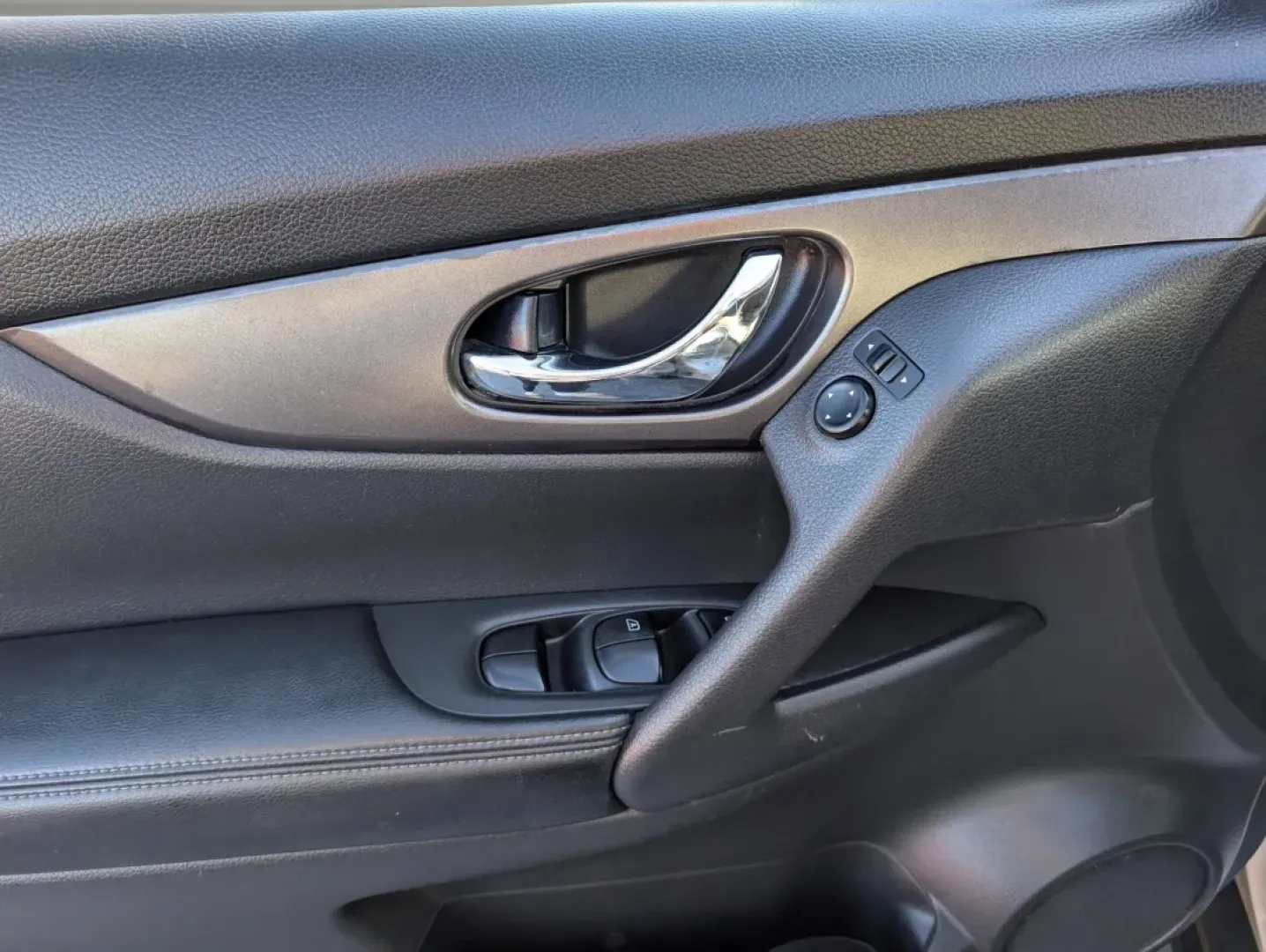 2016 /Charcoal Nissan Rogue SV (KNMAT2MTXGP) with an Other engine, located at 7000 Northlake Connector, Columbus, GA, 31904, (706) 987-8085, 32.524975, -84.978134 - **Adventure Awaits with the 2016 Nissan Rogue SV Perfect for Families and Commuters Alike!**<br /> <br /> At Gils Auto in Phenix City, AL, we understand the importance of finding the right vehicle for your lifestyle. Whether you're a growing family seeking a dependable SUV, a commuter dreaming of a - Photo#8