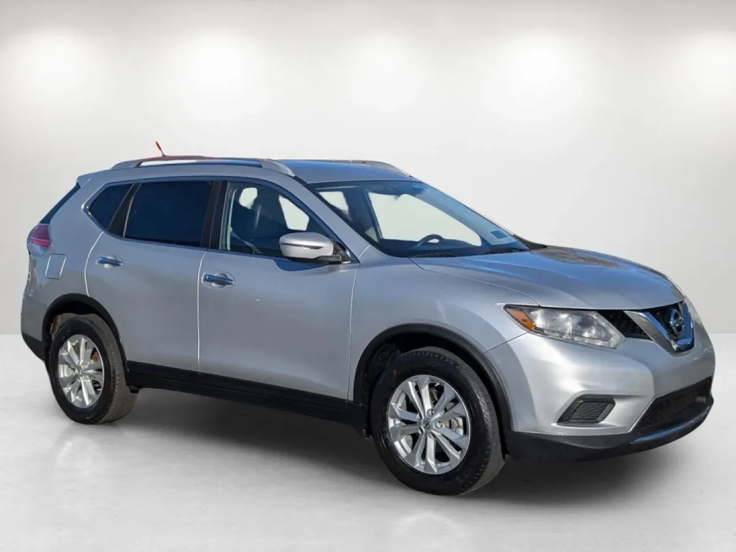 2016 /Charcoal Nissan Rogue SV (KNMAT2MTXGP) with an Other engine, located at 7000 Northlake Connector, Columbus, GA, 31904, (706) 987-8085, 32.524975, -84.978134 - **Adventure Awaits with the 2016 Nissan Rogue SV Perfect for Families and Commuters Alike!**<br /> <br /> At Gils Auto in Phenix City, AL, we understand the importance of finding the right vehicle for your lifestyle. Whether you're a growing family seeking a dependable SUV, a commuter dreaming of a - Photo#2