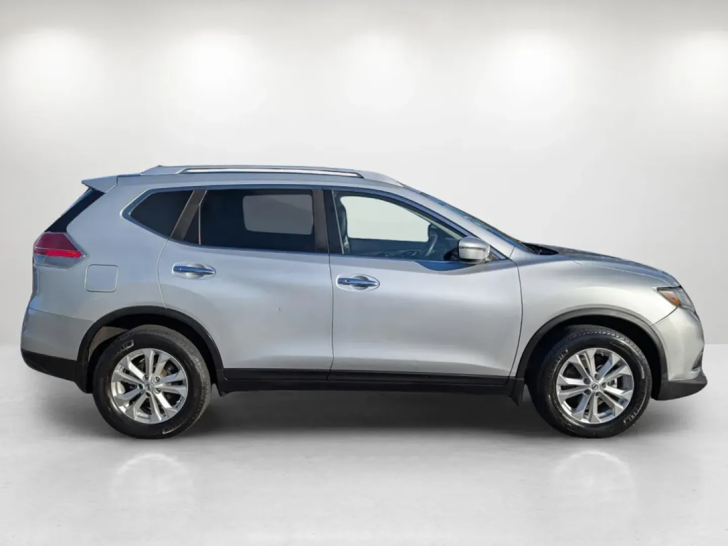 2016 /Charcoal Nissan Rogue SV (KNMAT2MTXGP) with an Other engine, located at 7000 Northlake Connector, Columbus, GA, 31904, (706) 987-8085, 32.524975, -84.978134 - **Adventure Awaits with the 2016 Nissan Rogue SV Perfect for Families and Commuters Alike!**<br /> <br /> At Gils Auto in Phenix City, AL, we understand the importance of finding the right vehicle for your lifestyle. Whether you're a growing family seeking a dependable SUV, a commuter dreaming of a - Photo#3