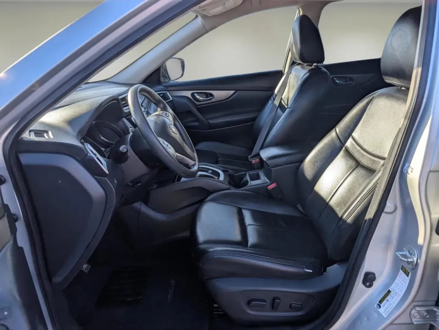 2016 /Charcoal Nissan Rogue SV (KNMAT2MTXGP) with an Other engine, located at 7000 Northlake Connector, Columbus, GA, 31904, (706) 987-8085, 32.524975, -84.978134 - **Adventure Awaits with the 2016 Nissan Rogue SV Perfect for Families and Commuters Alike!**<br /> <br /> At Gils Auto in Phenix City, AL, we understand the importance of finding the right vehicle for your lifestyle. Whether you're a growing family seeking a dependable SUV, a commuter dreaming of a - Photo#9