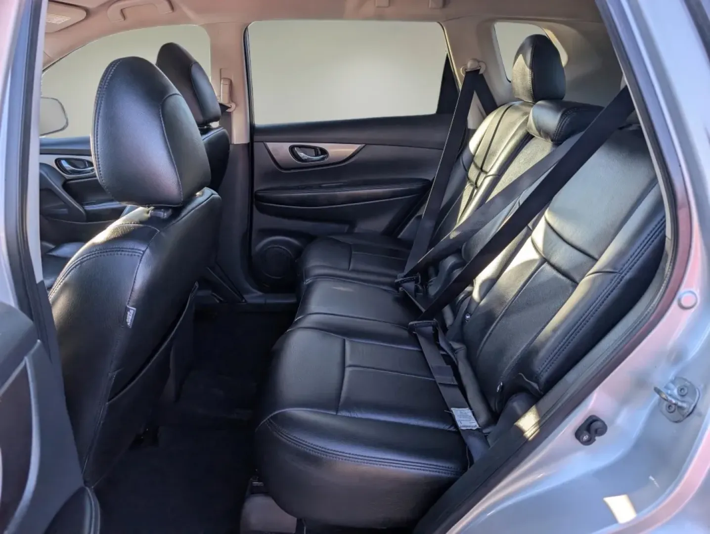 2016 /Charcoal Nissan Rogue SV (KNMAT2MTXGP) with an Other engine, located at 7000 Northlake Connector, Columbus, GA, 31904, (706) 987-8085, 32.524975, -84.978134 - **Adventure Awaits with the 2016 Nissan Rogue SV Perfect for Families and Commuters Alike!**<br /> <br /> At Gils Auto in Phenix City, AL, we understand the importance of finding the right vehicle for your lifestyle. Whether you're a growing family seeking a dependable SUV, a commuter dreaming of a - Photo#10