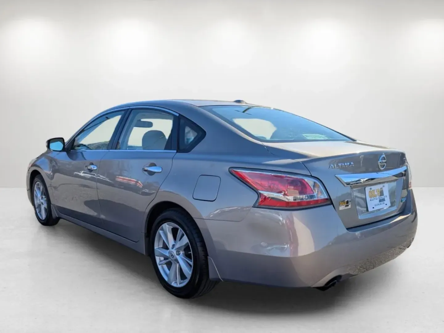 2014 /Beige Nissan Altima 2.5 SV (1N4AL3AP1EC) with an Other engine, located at 7000 Northlake Connector, Columbus, GA, 31904, (706) 987-8085, 32.524975, -84.978134 - **Experience the Ultimate in Comfort and Reliability with the 2014 Nissan Altima at Gils Auto in Phenix City, AL**<br /> <br /> Are you in search of a vehicle that perfectly balances style, efficiency, and comfort for your daily commute or weekend getaways? Look no further! The 2014 Nissan Altima 2. - Photo#5