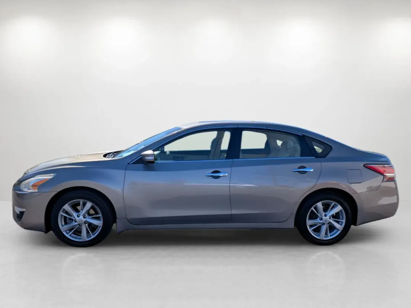 2014 /Beige Nissan Altima 2.5 SV (1N4AL3AP1EC) with an Other engine, located at 7000 Northlake Connector, Columbus, GA, 31904, (706) 987-8085, 32.524975, -84.978134 - **Experience the Ultimate in Comfort and Reliability with the 2014 Nissan Altima at Gils Auto in Phenix City, AL**<br /> <br /> Are you in search of a vehicle that perfectly balances style, efficiency, and comfort for your daily commute or weekend getaways? Look no further! The 2014 Nissan Altima 2. - Photo#6