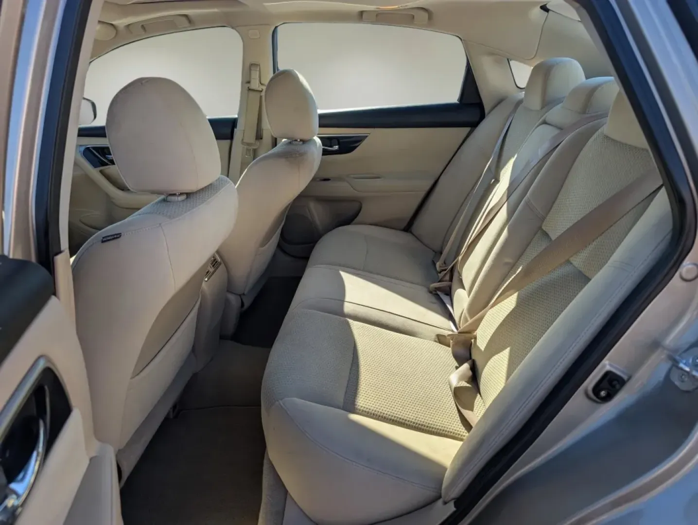 2014 /Beige Nissan Altima 2.5 SV (1N4AL3AP1EC) with an Other engine, located at 7000 Northlake Connector, Columbus, GA, 31904, (706) 987-8085, 32.524975, -84.978134 - **Experience the Ultimate in Comfort and Reliability with the 2014 Nissan Altima at Gils Auto in Phenix City, AL**<br /> <br /> Are you in search of a vehicle that perfectly balances style, efficiency, and comfort for your daily commute or weekend getaways? Look no further! The 2014 Nissan Altima 2. - Photo#8