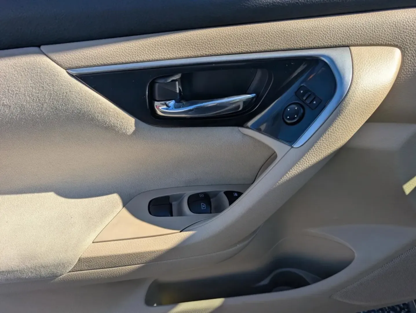 2014 /Beige Nissan Altima 2.5 SV (1N4AL3AP1EC) with an Other engine, located at 7000 Northlake Connector, Columbus, GA, 31904, (706) 987-8085, 32.524975, -84.978134 - **Experience the Ultimate in Comfort and Reliability with the 2014 Nissan Altima at Gils Auto in Phenix City, AL**<br /> <br /> Are you in search of a vehicle that perfectly balances style, efficiency, and comfort for your daily commute or weekend getaways? Look no further! The 2014 Nissan Altima 2. - Photo#14