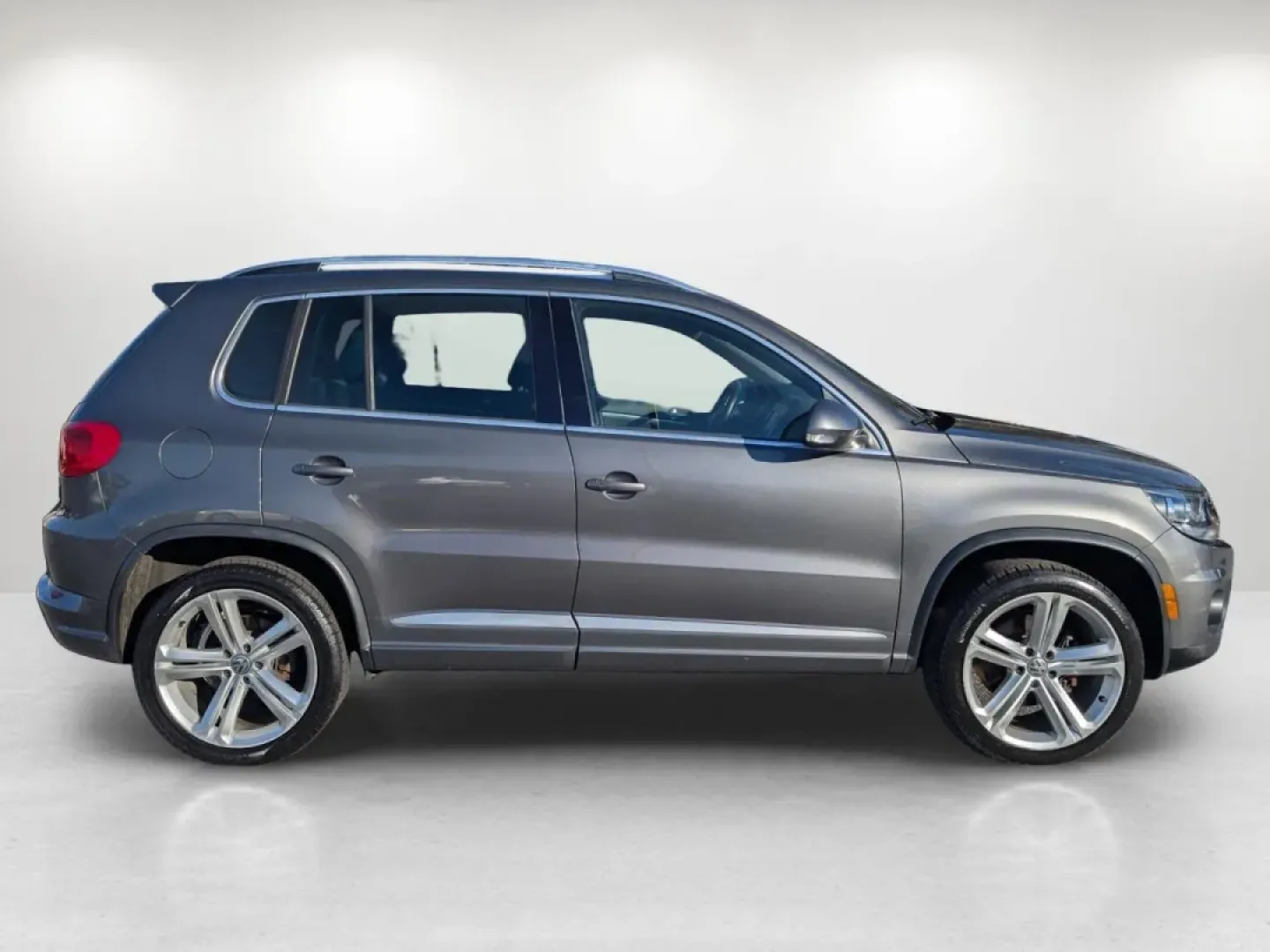 2016 Volkswagen Tiguan S (WVGBV7AX6GW) with an Other engine, located at 1430 Gateway Drive, Opelika, AL, 36801, (334) 239-0944, 32.637871, -85.409790 - **Adventure Awaits with the 2016 Volkswagen Tiguan at Gils Auto!** <br /> <br /> Are you ready to elevate your driving experience and embrace a lifestyle filled with adventure? The 2016 Volkswagen Tiguan is the perfect companion for those seeking a reliable SUV that seamlessly fits into both family - Photo#3