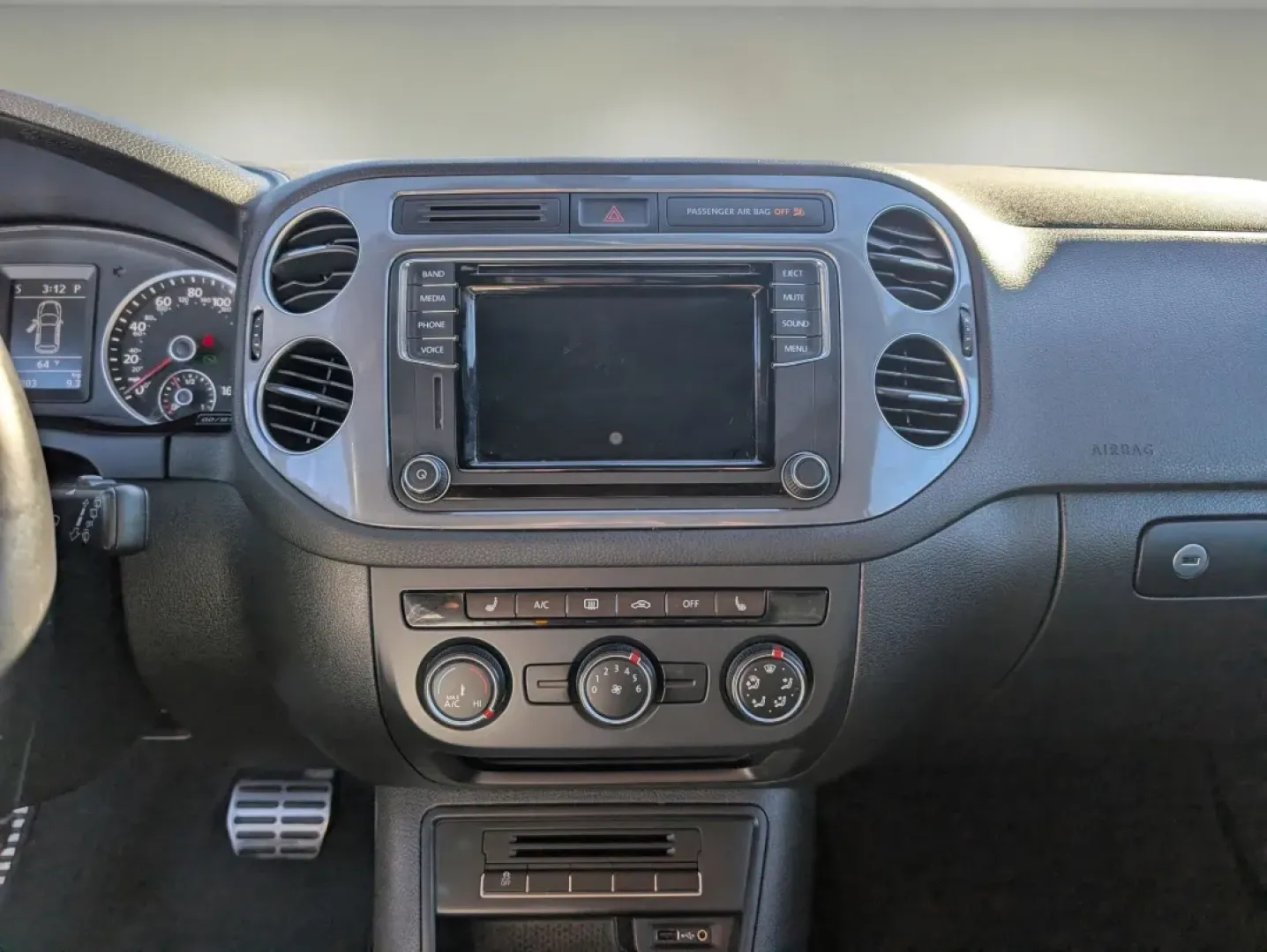 2016 Volkswagen Tiguan S (WVGBV7AX6GW) with an Other engine, located at 1430 Gateway Drive, Opelika, AL, 36801, (334) 239-0944, 32.637871, -85.409790 - **Adventure Awaits with the 2016 Volkswagen Tiguan at Gils Auto!** <br /> <br /> Are you ready to elevate your driving experience and embrace a lifestyle filled with adventure? The 2016 Volkswagen Tiguan is the perfect companion for those seeking a reliable SUV that seamlessly fits into both family - Photo#13