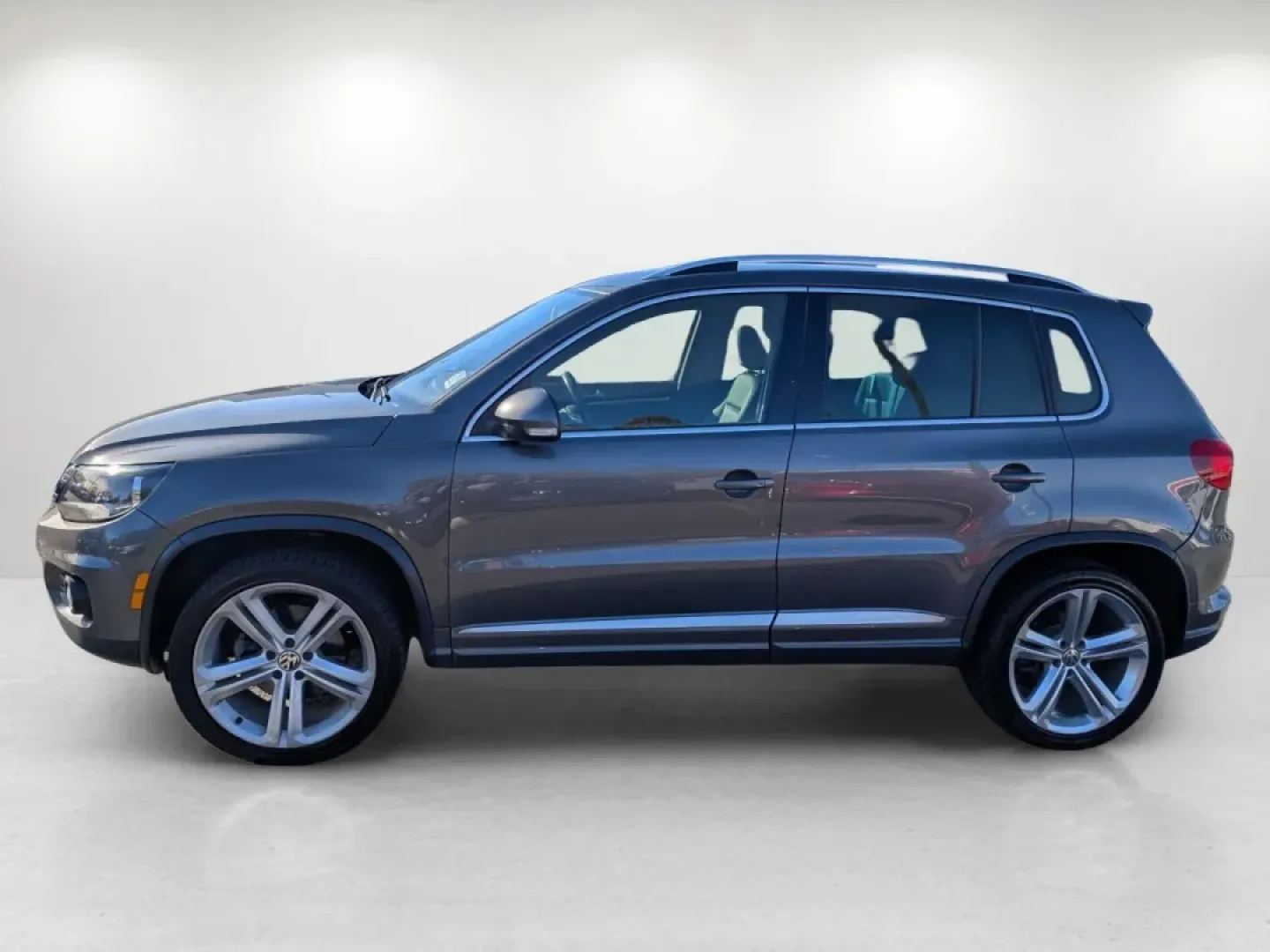 2016 Volkswagen Tiguan S (WVGBV7AX6GW) with an Other engine, located at 1430 Gateway Drive, Opelika, AL, 36801, (334) 239-0944, 32.637871, -85.409790 - **Adventure Awaits with the 2016 Volkswagen Tiguan at Gils Auto!** <br /> <br /> Are you ready to elevate your driving experience and embrace a lifestyle filled with adventure? The 2016 Volkswagen Tiguan is the perfect companion for those seeking a reliable SUV that seamlessly fits into both family - Photo#7