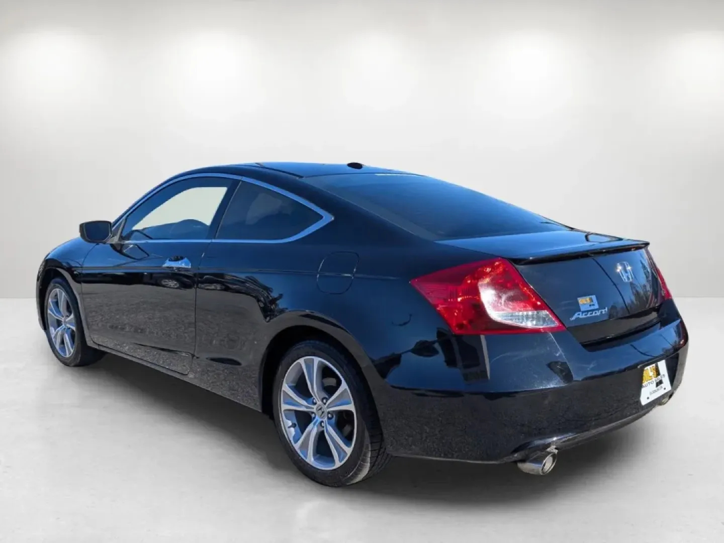 2012 Honda Accord Cpe EX-L (1HGCS2B89CA) with an Other engine, located at 521 Old Farm Lane Rd, Prattville, AL, 36066, (334) 325-1505, 32.482460, -86.416367 - **Experience the Road Like Never Before with the 2012 Honda Accord EX-L Coupe!**<br /> <br /> For those seeking a stylish and reliable vehicle that balances performance and comfort, look no further than the 2012 Honda Accord EX-L Coupe available at Gils Auto in Phenix City, AL. This stunning black c - Photo#6