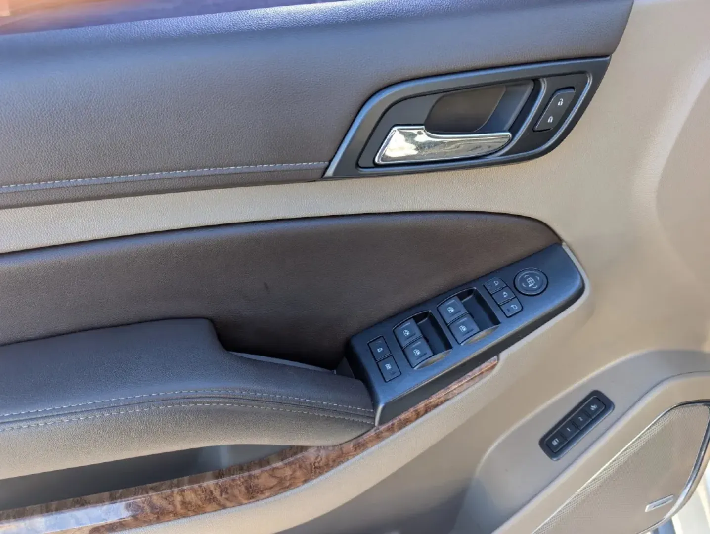 2015 /Cocoa/Dune Chevrolet Suburban LTZ (1GNSCKKC6FR) with an Other engine, located at 3959 U.S. 80 W, Phenix City, AL, 36870, (334) 297-4885, 32.469296, -85.135185 - Discover a new dimension of family travel with this stunning **2015 Chevrolet Suburban LTZ**, available now at **Gils Auto** in beautiful **Phenix City, AL**. Designed for those who prioritize space, comfort, and technology, this SUV is perfect for growing families, weekend adventurers, or anyone wh - Photo#9