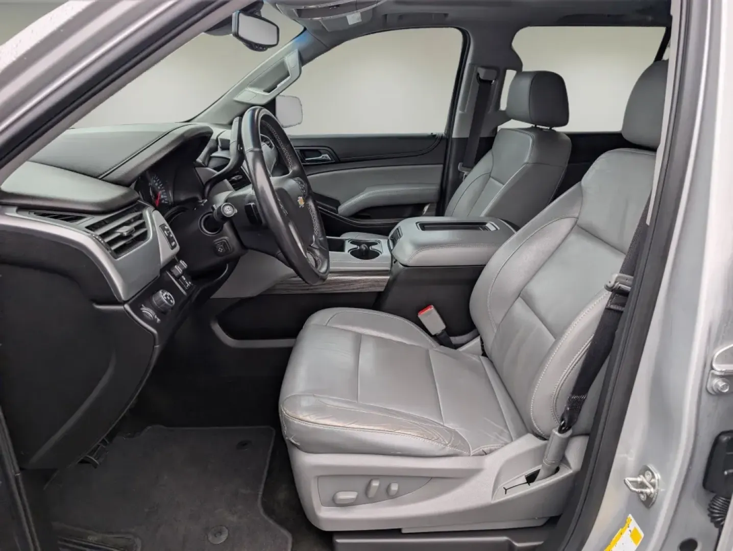 2018 /Jet Black/Dark Ash Chevrolet Suburban LT (1GNSCHKC0JR) with an Other engine, located at 3959 U.S. 80 W, Phenix City, AL, 36870, (334) 297-4885, 32.469296, -85.135185 - Introducing the perfect vehicle for families on the go, weekend adventurers, or anyone seeking the ultimate blend of style and functionality: the 2018 Chevrolet Suburban LT! With room for up to eight passengers, this versatile SUV is designed to accommodate your lifestyle, whether you're navigating - Photo#10