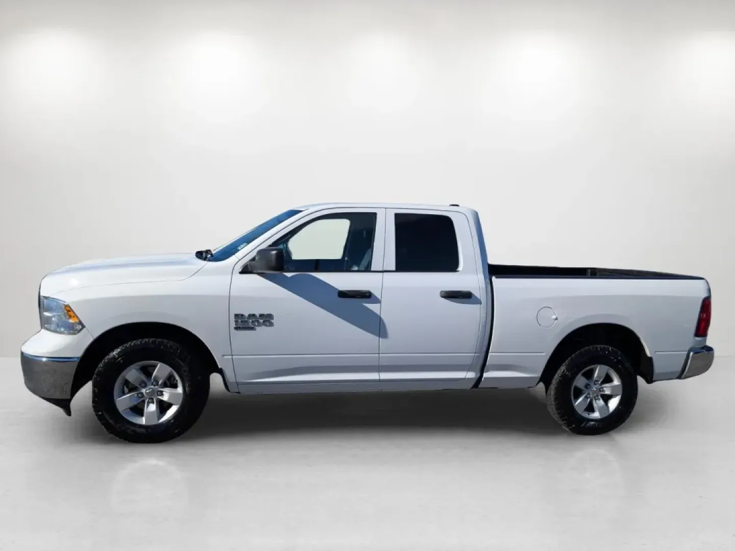 2022 /Diesel Gray/Black Ram 1500 Tradesman (1C6RR6FG3NS) with an Other engine, located at 7000 Northlake Connector, Columbus, GA, 31904, (706) 987-8085, 32.524975, -84.978134 - **Experience Adventure and Versatility with the 2022 Ram 1500 Tradesman at Gils Auto Your Trusted Buy Here Pay Here Dealership in Phenix City, AL!**<br /> <br /> If you're looking for a reliable truck that can handle your daily commutes, weekend getaways, or even the demands of a growing family, th - Photo#7