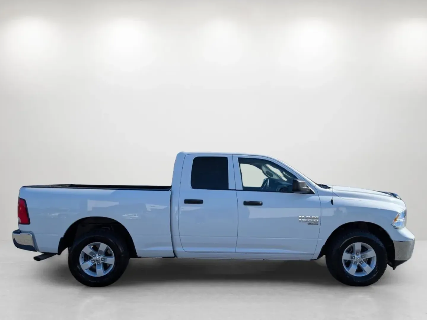2022 /Diesel Gray/Black Ram 1500 Tradesman (1C6RR6FG3NS) with an Other engine, located at 7000 Northlake Connector, Columbus, GA, 31904, (706) 987-8085, 32.524975, -84.978134 - **Experience Adventure and Versatility with the 2022 Ram 1500 Tradesman at Gils Auto Your Trusted Buy Here Pay Here Dealership in Phenix City, AL!**<br /> <br /> If you're looking for a reliable truck that can handle your daily commutes, weekend getaways, or even the demands of a growing family, th - Photo#3