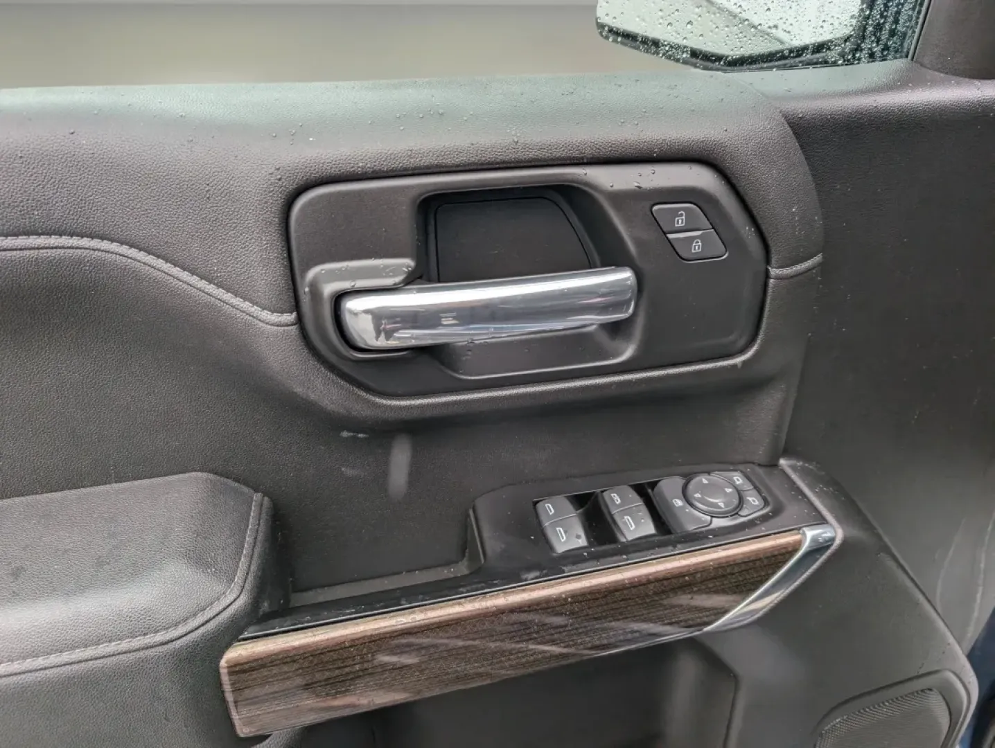 2019 /Jet Black Chevrolet Silverado 1500 LT (1GCPWCEDXKZ) with an Other engine, located at 1430 Gateway Drive, Opelika, AL, 36801, (334) 239-0944, 32.637871, -85.409790 - **Explore New Adventures with the 2019 Chevrolet Silverado 1500 LT at Gils Auto in Phenix City, AL!**<br /> <br /> If you're looking to elevate your lifestyle with a robust and versatile pickup, look no further than the 2019 Chevrolet Silverado 1500 LT. Whether you're commuting to work, heading out - Photo#8