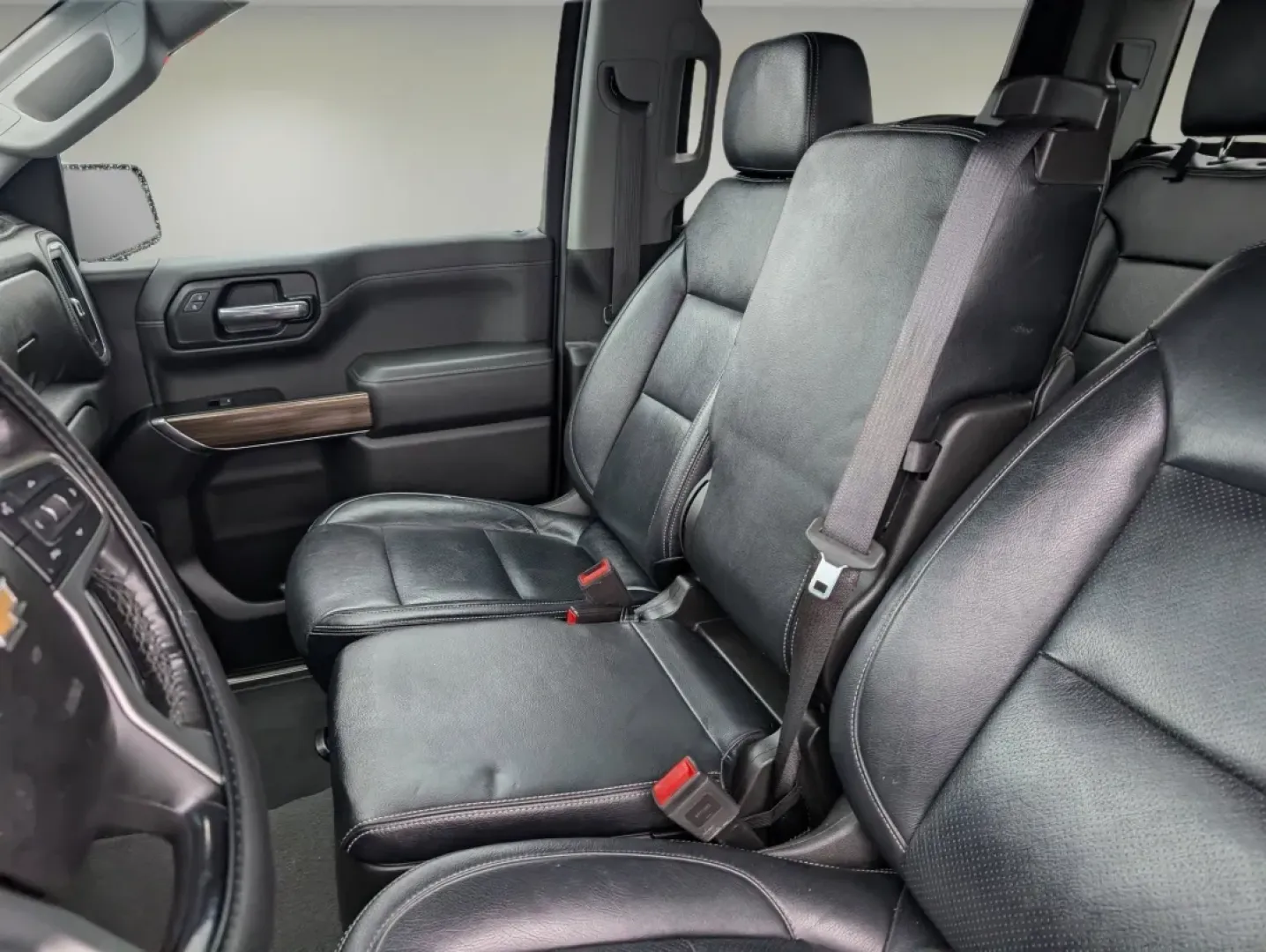 2019 /Jet Black Chevrolet Silverado 1500 LT (1GCPWCEDXKZ) with an Other engine, located at 1430 Gateway Drive, Opelika, AL, 36801, (334) 239-0944, 32.637871, -85.409790 - **Explore New Adventures with the 2019 Chevrolet Silverado 1500 LT at Gils Auto in Phenix City, AL!**<br /> <br /> If you're looking to elevate your lifestyle with a robust and versatile pickup, look no further than the 2019 Chevrolet Silverado 1500 LT. Whether you're commuting to work, heading out - Photo#9