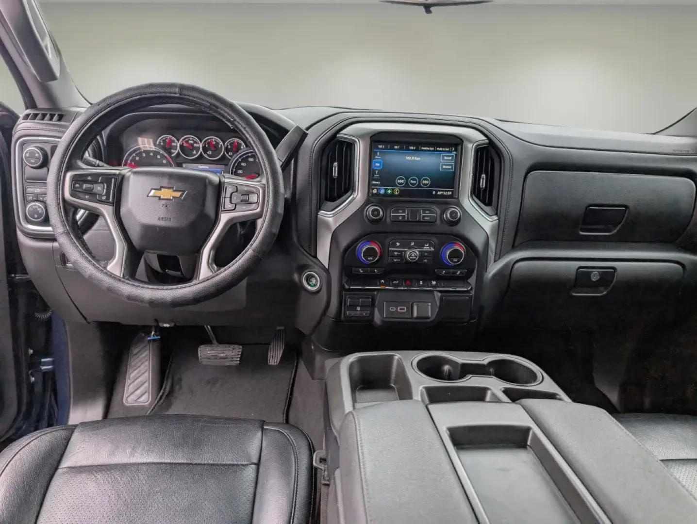 2019 /Jet Black Chevrolet Silverado 1500 LT (1GCPWCEDXKZ) with an Other engine, located at 1430 Gateway Drive, Opelika, AL, 36801, (334) 239-0944, 32.637871, -85.409790 - **Explore New Adventures with the 2019 Chevrolet Silverado 1500 LT at Gils Auto in Phenix City, AL!**<br /> <br /> If you're looking to elevate your lifestyle with a robust and versatile pickup, look no further than the 2019 Chevrolet Silverado 1500 LT. Whether you're commuting to work, heading out - Photo#12