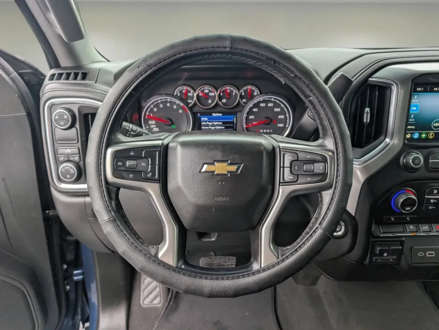 2019 /Jet Black Chevrolet Silverado 1500 LT (1GCPWCEDXKZ) with an Other engine, located at 1430 Gateway Drive, Opelika, AL, 36801, (334) 239-0944, 32.637871, -85.409790 - **Explore New Adventures with the 2019 Chevrolet Silverado 1500 LT at Gils Auto in Phenix City, AL!**<br /> <br /> If you're looking to elevate your lifestyle with a robust and versatile pickup, look no further than the 2019 Chevrolet Silverado 1500 LT. Whether you're commuting to work, heading out - Photo#15