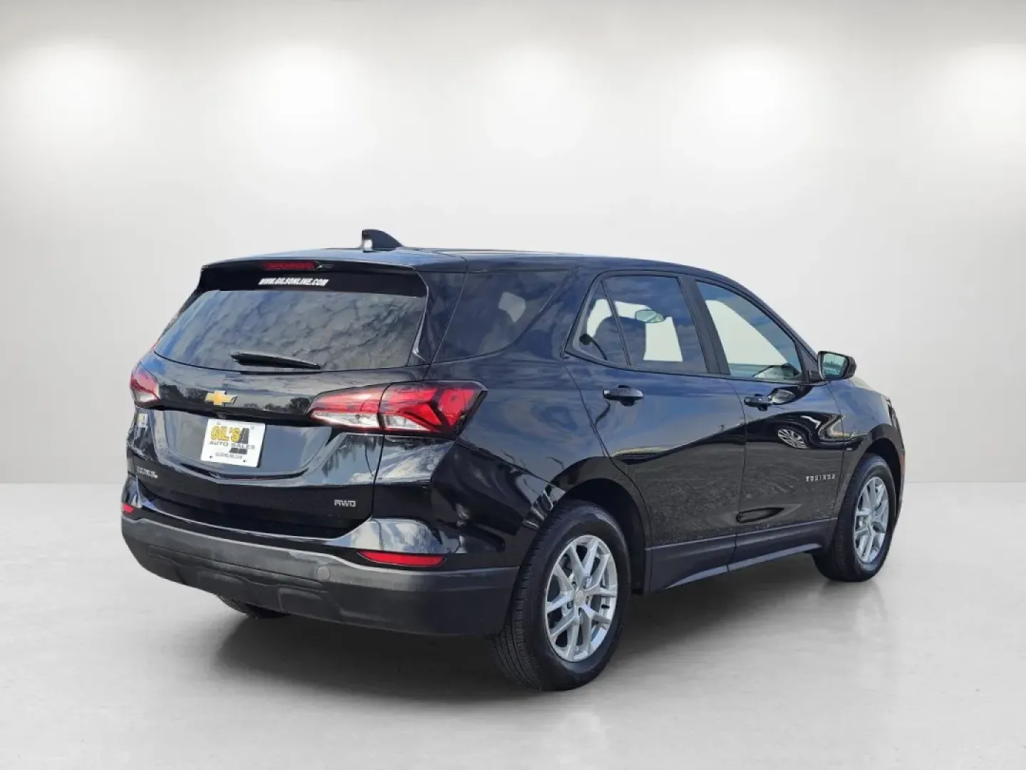 2022 /Medium Ash Gray Chevrolet Equinox LS (2GNAXSEV9N6) with an Other engine, located at 3959 U.S. 80 W, Phenix City, AL, 36870, (334) 297-4885, 32.469296, -85.135185 - **Explore Life with Confidence in the 2022 Chevrolet Equinox LS Perfect for Families on the Go!**<br /> <br /> At Gils Auto, located at 3959 U.S. 80 W, Phenix City, AL 36870, we understand that life is a journey best taken in a vehicle that suits your lifestyle. Whether you're a growing family navi - Photo#5