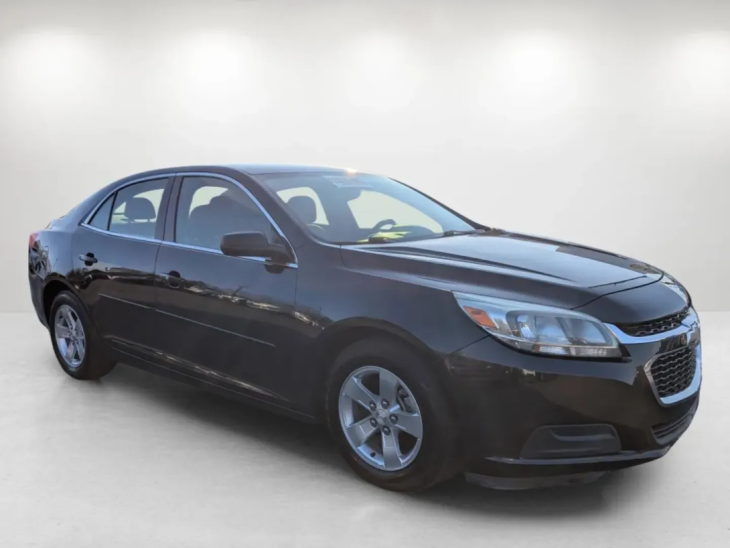 2015 /Jet Black/Titanium Chevrolet Malibu LS (1G11B5SL7FF) with an Other engine, located at 1430 Gateway Drive, Opelika, AL, 36801, (334) 239-0944, 32.637871, -85.409790 - **Elevate Your Daily Commute with the 2015 Chevrolet Malibu LS!** <br /> <br /> Are you looking for a reliable sedan that effortlessly combines comfort, style, and efficiency? Look no further than this stunning **2015 Chevrolet Malibu LS** available now at **Gils Auto** in Phenix City, AL. Perfectly - Photo#2