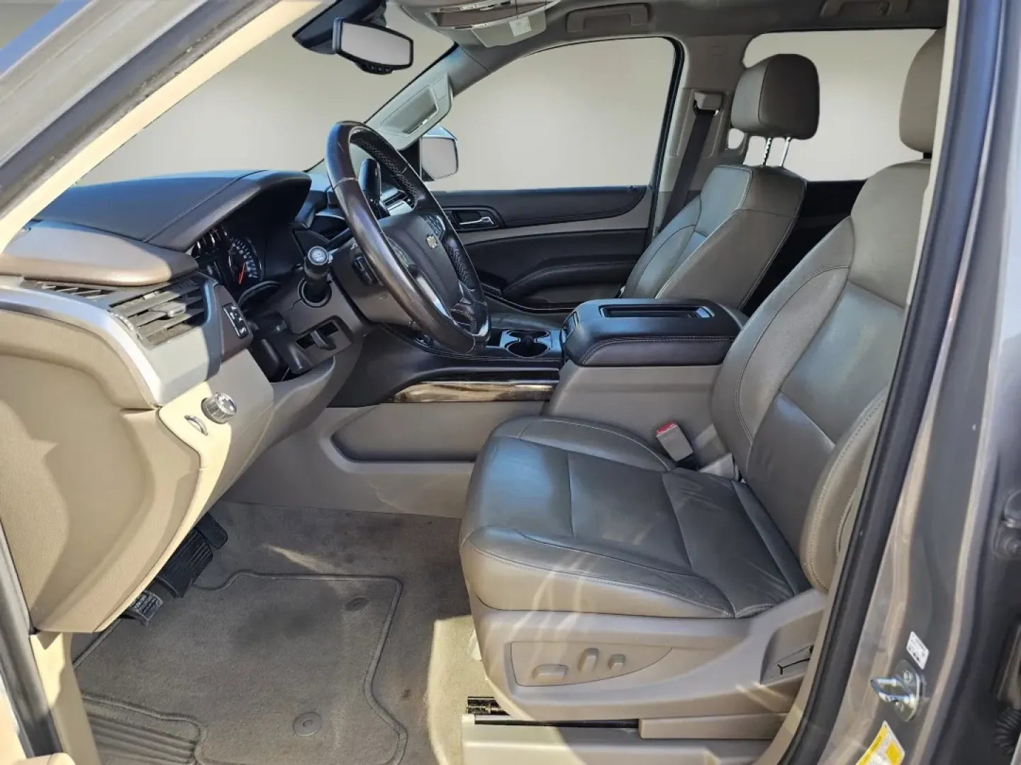 2019 /Cocoa/Dune Chevrolet Suburban LT (1GNSCHKCXKR) with an Other engine, located at 521 Old Farm Lane Rd, Prattville, AL, 36066, (334) 325-1505, 32.482460, -86.416367 - **Unleash the Adventure in Your Life with the 2019 Chevrolet Suburban LT at Gils Auto in Phenix City, AL!**<br /> <br /> Are you ready to elevate your family adventures or weekend getaways? This 2019 Chevrolet Suburban LT offers the perfect blend of space, luxury, and rugged capability, making it an - Photo#9