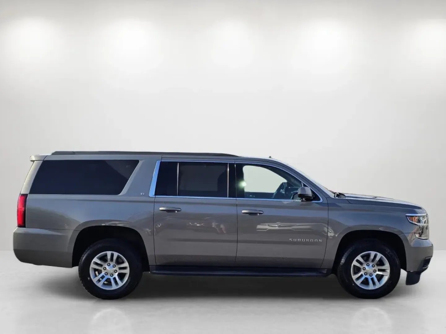 2019 /Cocoa/Dune Chevrolet Suburban LT (1GNSCHKCXKR) with an Other engine, located at 3959 U.S. 80 W, Phenix City, AL, 36870, (334) 297-4885, 32.469296, -85.135185 - **Unleash the Adventure in Your Life with the 2019 Chevrolet Suburban LT at Gils Auto in Phenix City, AL!**<br /> <br /> Are you ready to elevate your family adventures or weekend getaways? This 2019 Chevrolet Suburban LT offers the perfect blend of space, luxury, and rugged capability, making it an - Photo#4