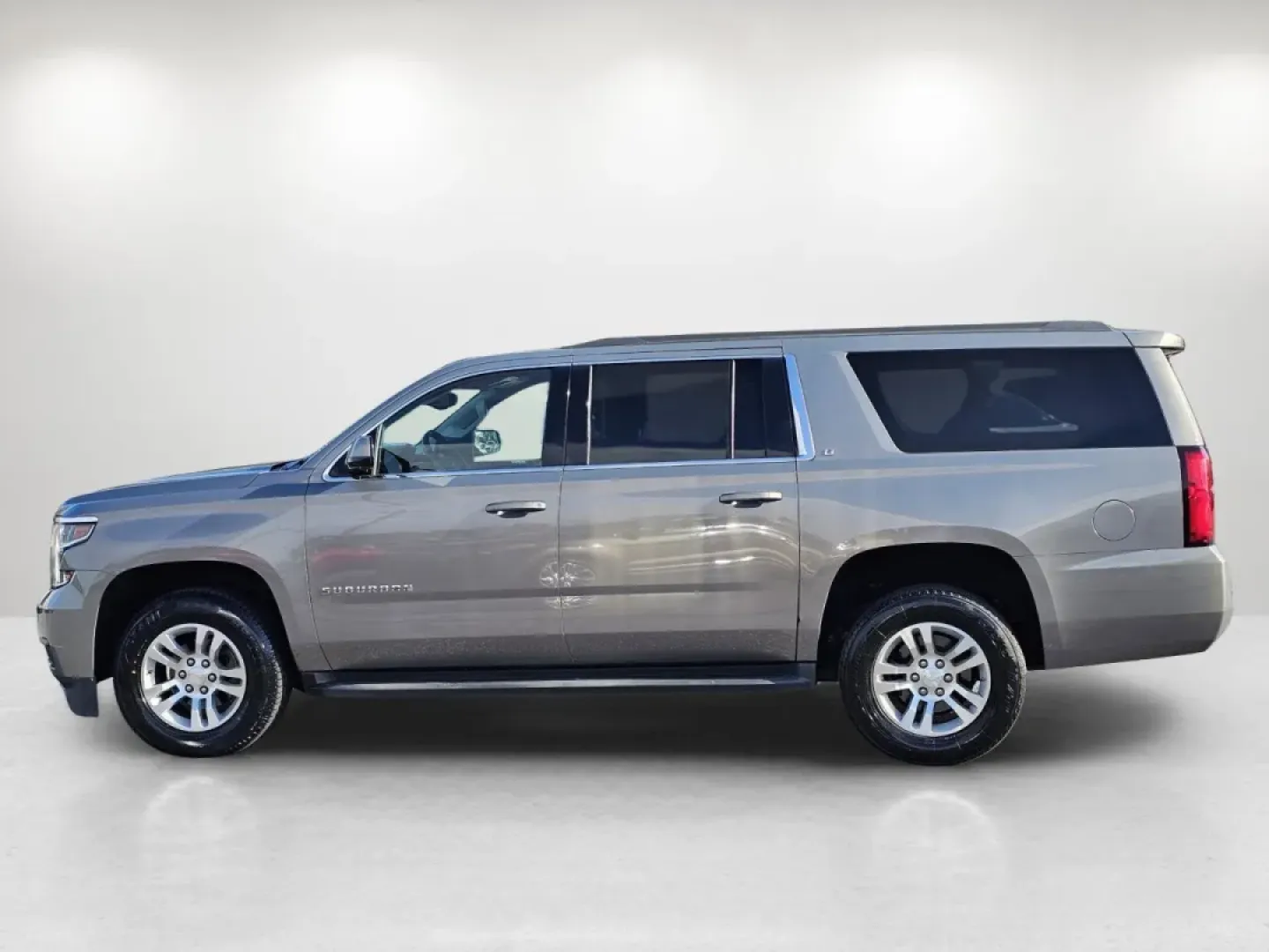 2019 /Cocoa/Dune Chevrolet Suburban LT (1GNSCHKCXKR) with an Other engine, located at 3959 U.S. 80 W, Phenix City, AL, 36870, (334) 297-4885, 32.469296, -85.135185 - **Unleash the Adventure in Your Life with the 2019 Chevrolet Suburban LT at Gils Auto in Phenix City, AL!**<br /> <br /> Are you ready to elevate your family adventures or weekend getaways? This 2019 Chevrolet Suburban LT offers the perfect blend of space, luxury, and rugged capability, making it an - Photo#8
