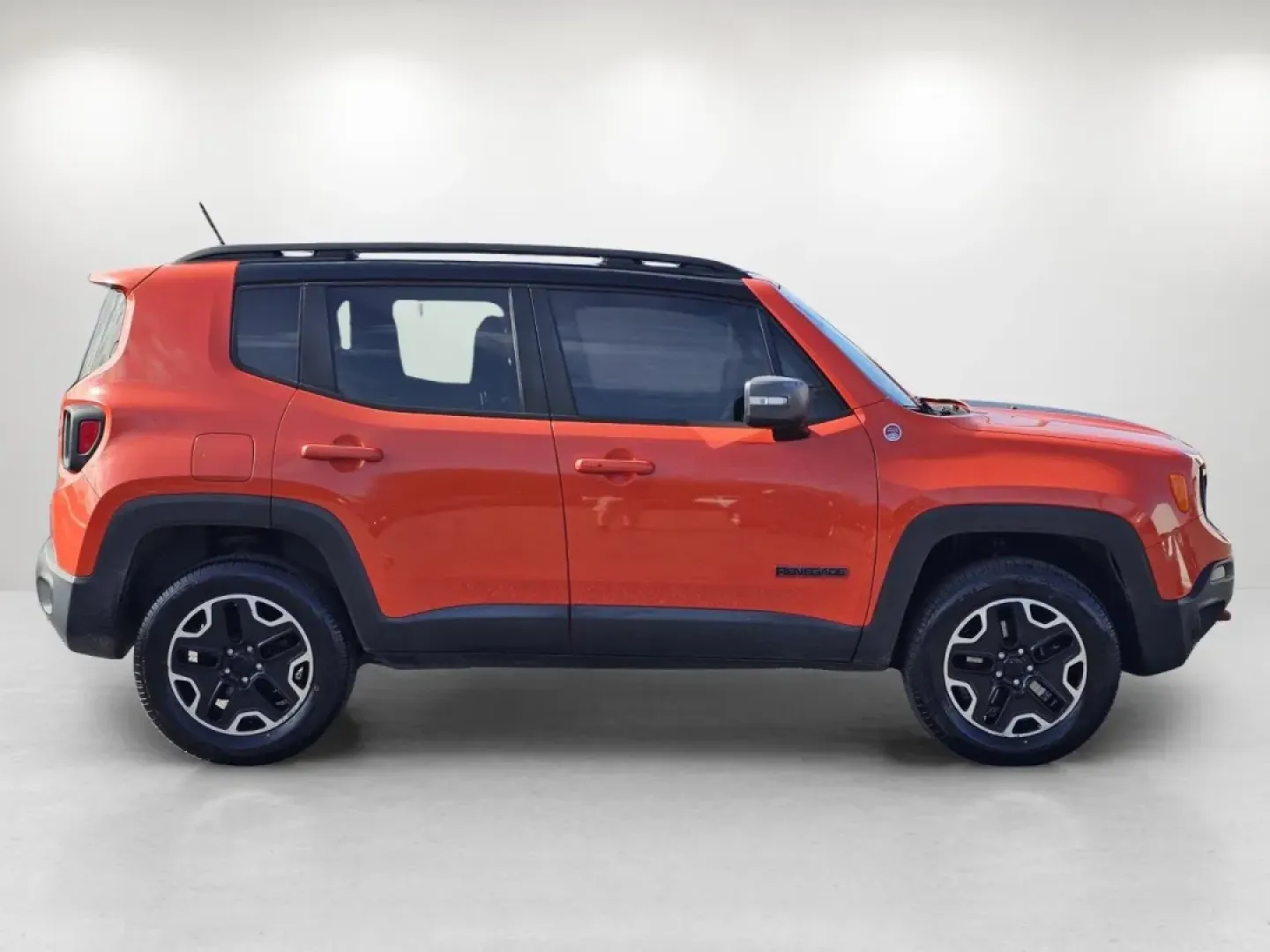 2016 /Black Jeep Renegade Trailhawk (ZACCJBCT8GP) with an Other engine, located at 3959 U.S. 80 W, Phenix City, AL, 36870, (334) 297-4885, 32.469296, -85.135185 - **Adventure Awaits with the 2016 Jeep Renegade Trailhawk!** <br /> <br /> If you're searching for an exhilarating ride that perfectly balances practicality with adventure, look no further than this stunning **2016 Jeep Renegade Trailhawk**. Ideal for weekend getaways or daily commutes, this crossove - Photo#4
