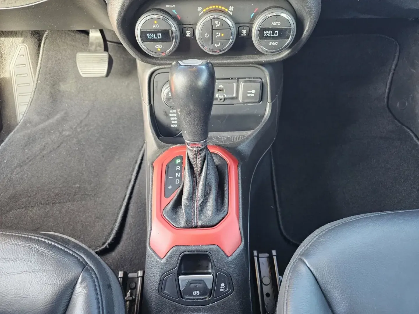 2016 /Black Jeep Renegade Trailhawk (ZACCJBCT8GP) with an Other engine, located at 3959 U.S. 80 W, Phenix City, AL, 36870, (334) 297-4885, 32.469296, -85.135185 - **Adventure Awaits with the 2016 Jeep Renegade Trailhawk!** <br /> <br /> If you're searching for an exhilarating ride that perfectly balances practicality with adventure, look no further than this stunning **2016 Jeep Renegade Trailhawk**. Ideal for weekend getaways or daily commutes, this crossove - Photo#13