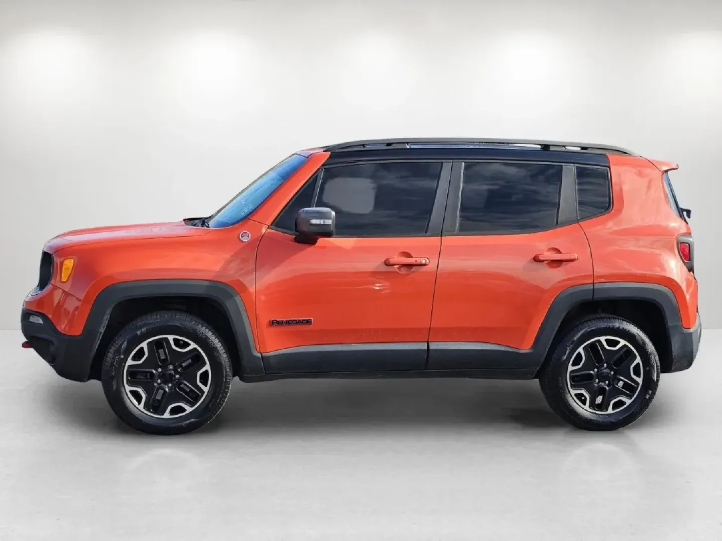 2016 /Black Jeep Renegade Trailhawk (ZACCJBCT8GP) with an Other engine, located at 7000 Northlake Connector, Columbus, GA, 31904, (706) 987-8085, 32.524975, -84.978134 - **Adventure Awaits with the 2016 Jeep Renegade Trailhawk!** <br /> <br /> If you're searching for an exhilarating ride that perfectly balances practicality with adventure, look no further than this stunning **2016 Jeep Renegade Trailhawk**. Ideal for weekend getaways or daily commutes, this crossove - Photo#7
