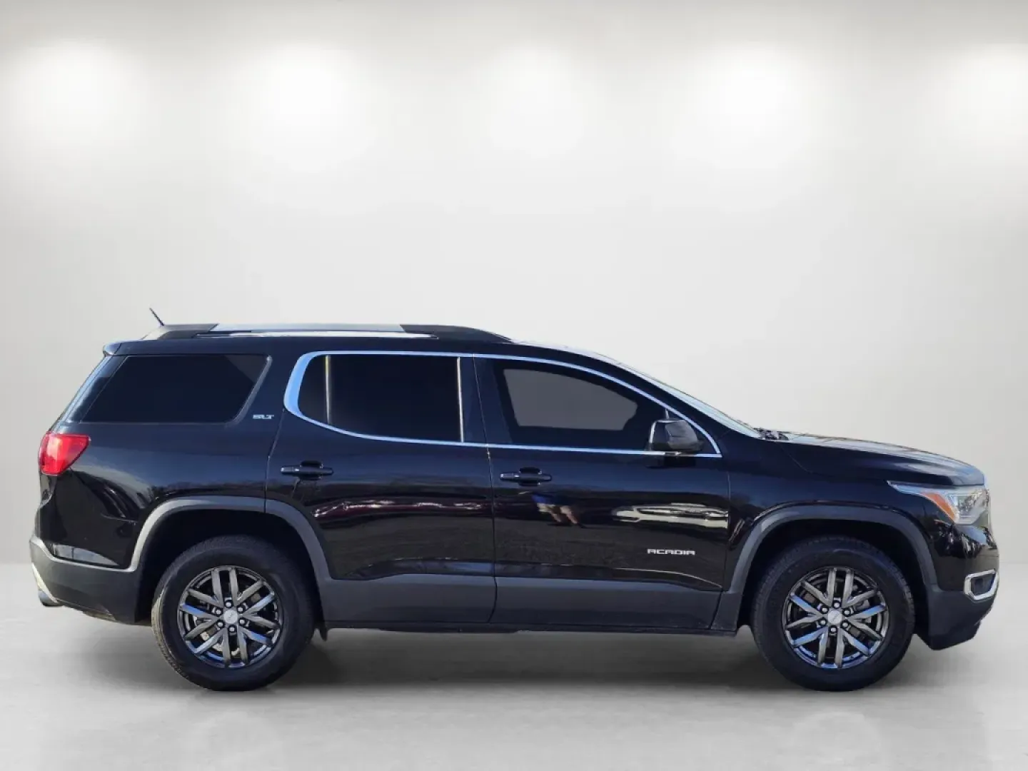 2017 /Jet Black GMC Acadia SLT (1GKKNMLSXHZ) with an Other engine, located at 3959 U.S. 80 W, Phenix City, AL, 36870, (334) 297-4885, 32.469296, -85.135185 - Are you ready to elevate your family adventures and daily commutes? Introducing the 2017 GMC Acadia SLT, a versatile SUV that seamlessly blends comfort, style, and functionality. This vehicle is not just a mode of transport; it's a lifestyle choice designed for growing families, weekend adventurers, - Photo#4