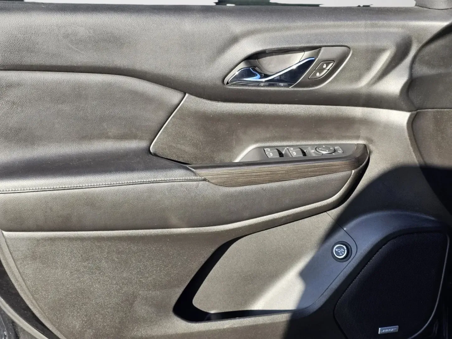 2017 /Jet Black GMC Acadia SLT (1GKKNMLSXHZ) with an Other engine, located at 3959 U.S. 80 W, Phenix City, AL, 36870, (334) 297-4885, 32.469296, -85.135185 - Are you ready to elevate your family adventures and daily commutes? Introducing the 2017 GMC Acadia SLT, a versatile SUV that seamlessly blends comfort, style, and functionality. This vehicle is not just a mode of transport; it's a lifestyle choice designed for growing families, weekend adventurers, - Photo#9