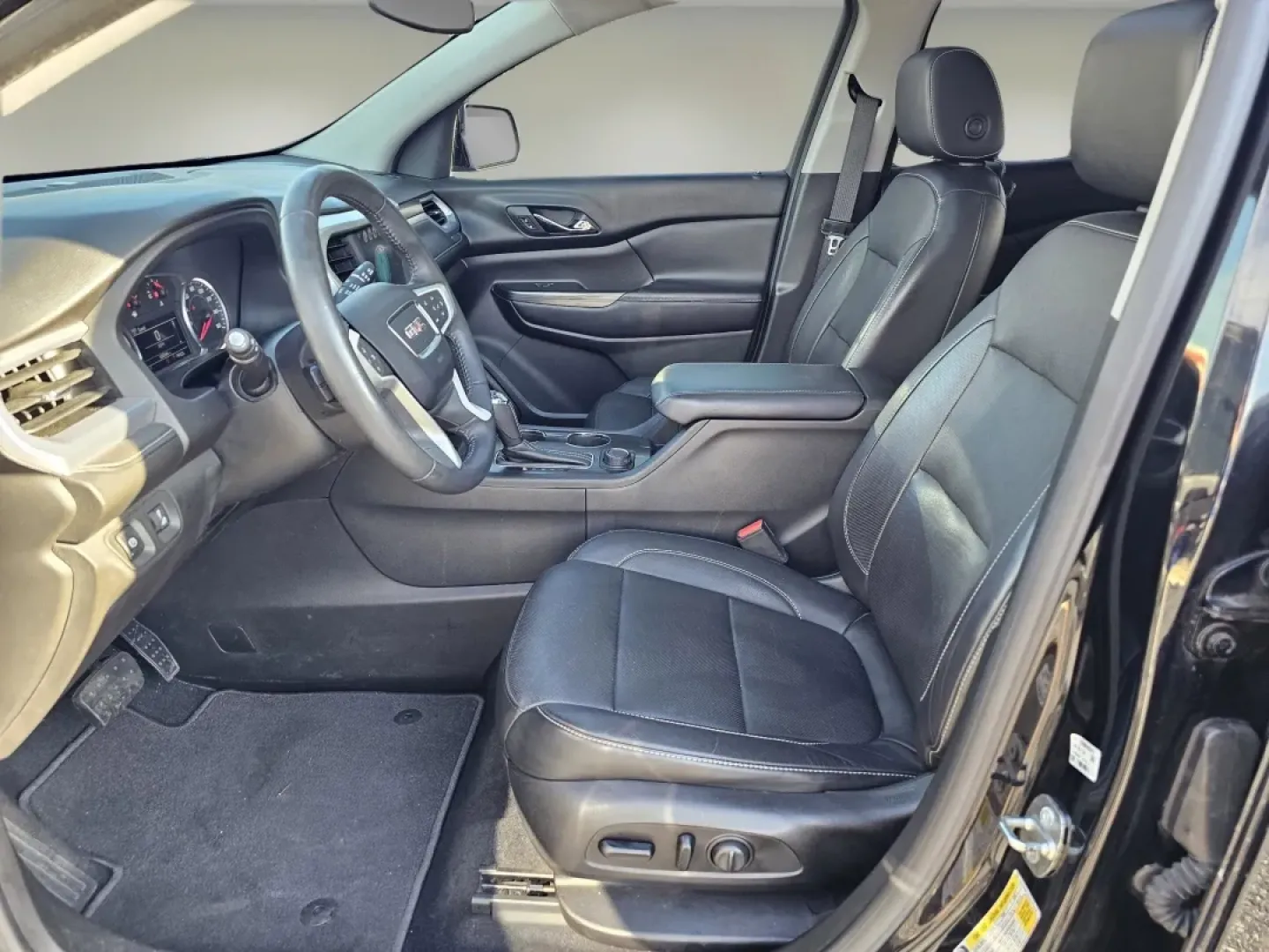 2017 /Jet Black GMC Acadia SLT (1GKKNMLSXHZ) with an Other engine, located at 3959 U.S. 80 W, Phenix City, AL, 36870, (334) 297-4885, 32.469296, -85.135185 - Are you ready to elevate your family adventures and daily commutes? Introducing the 2017 GMC Acadia SLT, a versatile SUV that seamlessly blends comfort, style, and functionality. This vehicle is not just a mode of transport; it's a lifestyle choice designed for growing families, weekend adventurers, - Photo#10