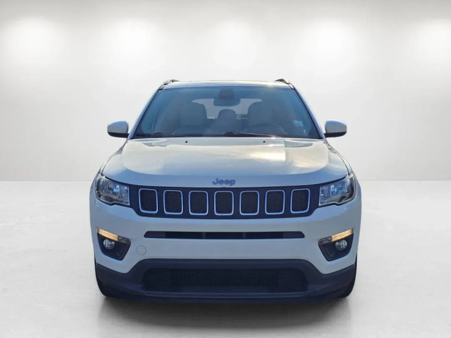 2019 /Ski Gray/Black Jeep Compass Latitude w/Sun/Wheel Pkg (3C4NJCBB5KT) with an Other engine, located at 1430 Gateway Drive, Opelika, AL, 36801, (334) 239-0944, 32.637871, -85.409790 - ### Discover Adventure with the 2019 Jeep Compass Latitude at Gils Auto - Phenix City!<br /> <br /> Are you ready to elevate your driving experience? The 2019 Jeep Compass Latitude is the perfect companion for both your daily commute and weekend getaways. With its rugged style and versatile features - Photo#1