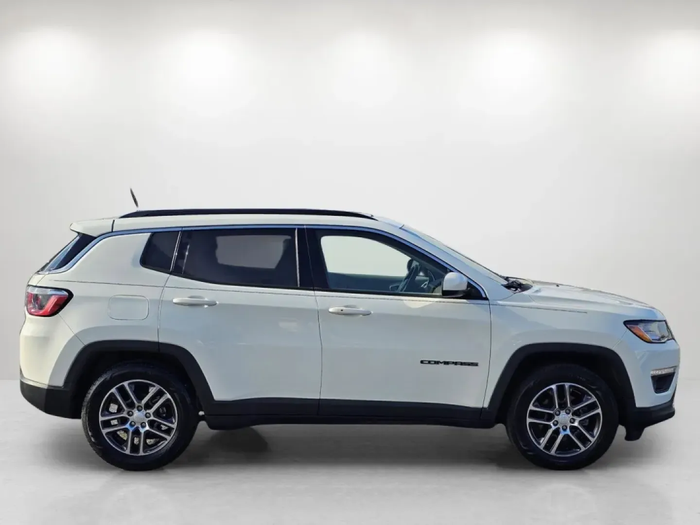 2019 /Ski Gray/Black Jeep Compass Latitude w/Sun/Wheel Pkg (3C4NJCBB5KT) with an Other engine, located at 1430 Gateway Drive, Opelika, AL, 36801, (334) 239-0944, 32.637871, -85.409790 - ### Discover Adventure with the 2019 Jeep Compass Latitude at Gils Auto - Phenix City!<br /> <br /> Are you ready to elevate your driving experience? The 2019 Jeep Compass Latitude is the perfect companion for both your daily commute and weekend getaways. With its rugged style and versatile features - Photo#3