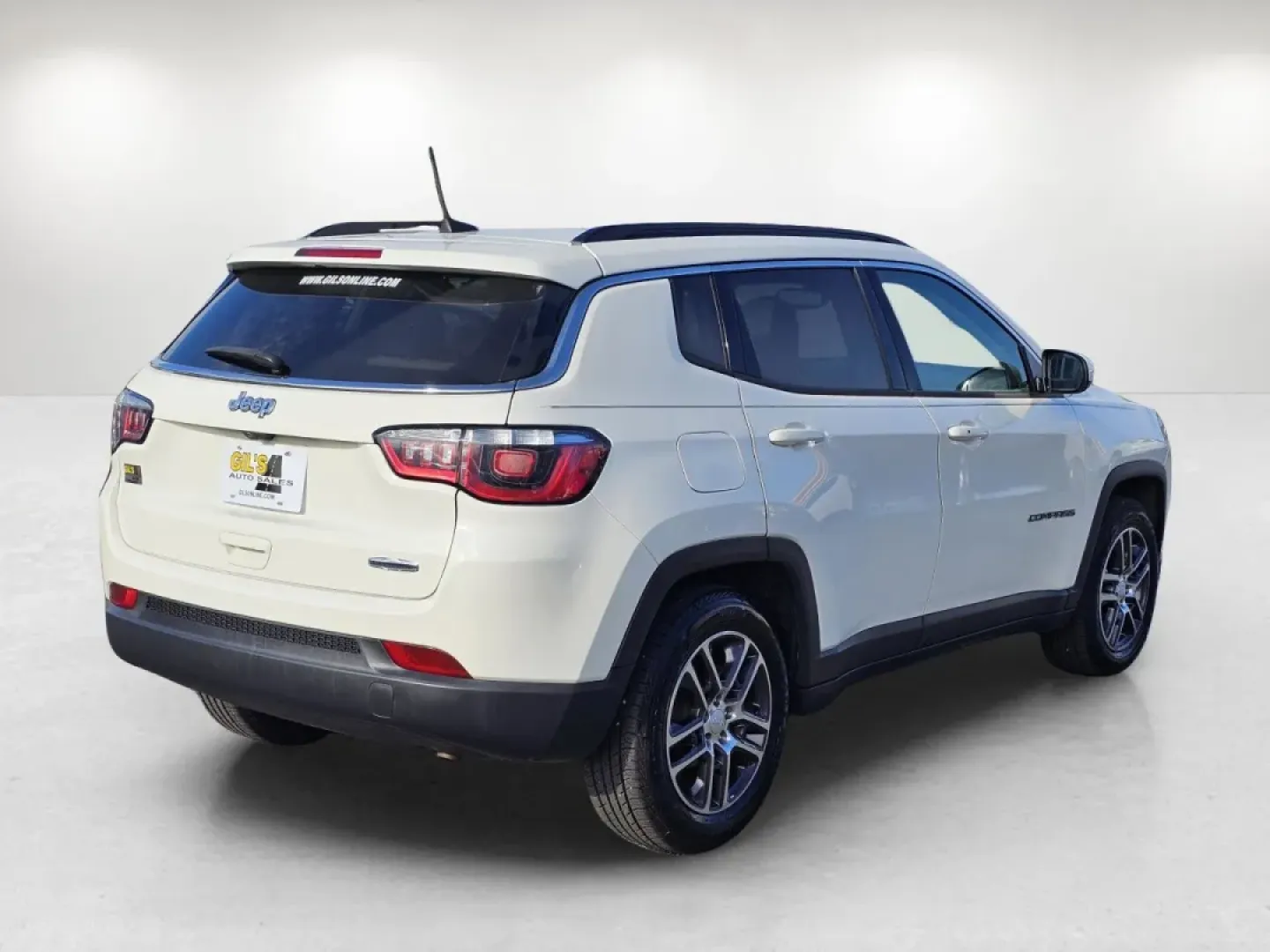 2019 /Ski Gray/Black Jeep Compass Latitude w/Sun/Wheel Pkg (3C4NJCBB5KT) with an Other engine, located at 1430 Gateway Drive, Opelika, AL, 36801, (334) 239-0944, 32.637871, -85.409790 - ### Discover Adventure with the 2019 Jeep Compass Latitude at Gils Auto - Phenix City!<br /> <br /> Are you ready to elevate your driving experience? The 2019 Jeep Compass Latitude is the perfect companion for both your daily commute and weekend getaways. With its rugged style and versatile features - Photo#4