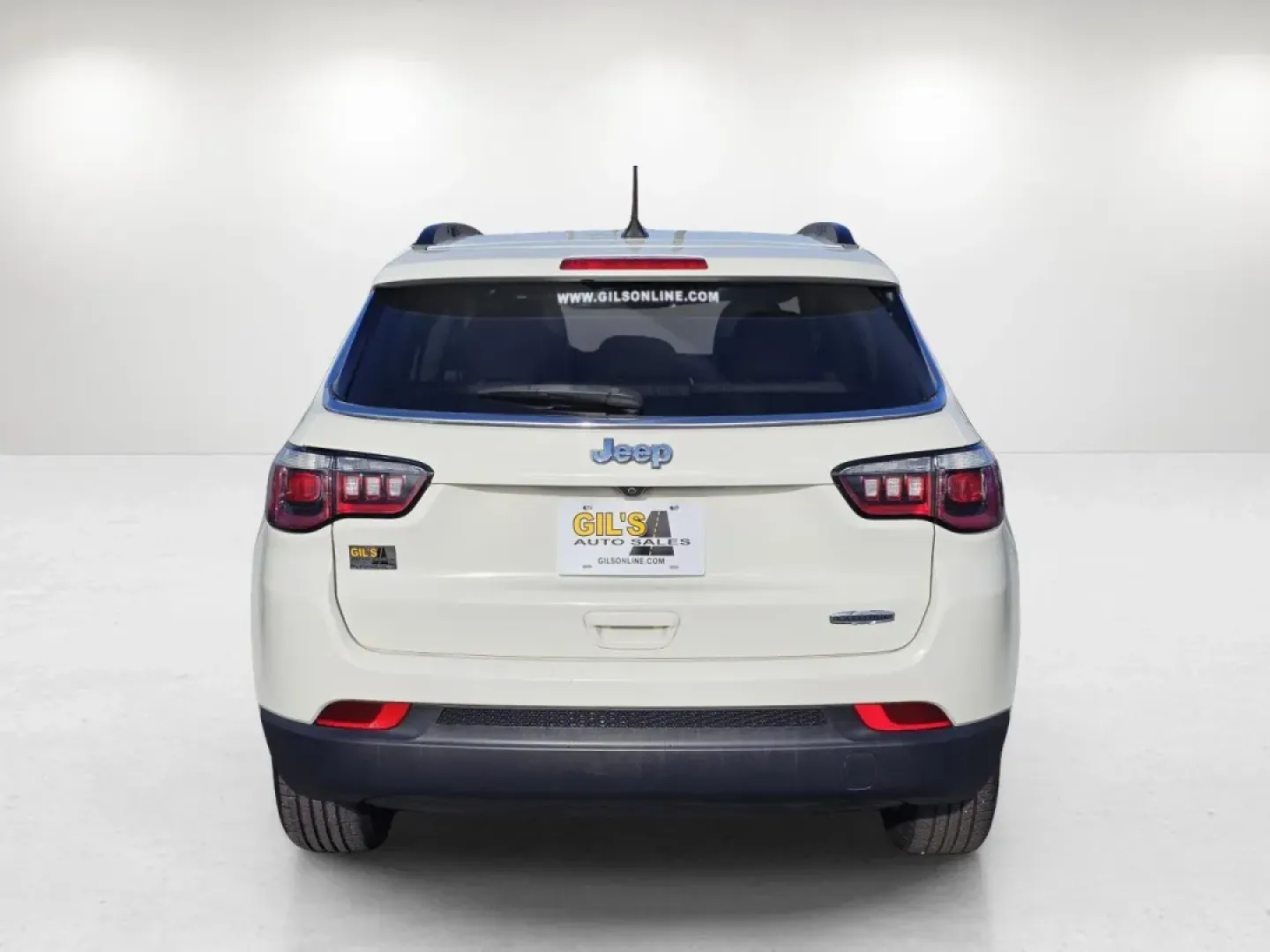 2019 /Ski Gray/Black Jeep Compass Latitude w/Sun/Wheel Pkg (3C4NJCBB5KT) with an Other engine, located at 1430 Gateway Drive, Opelika, AL, 36801, (334) 239-0944, 32.637871, -85.409790 - ### Discover Adventure with the 2019 Jeep Compass Latitude at Gils Auto - Phenix City!<br /> <br /> Are you ready to elevate your driving experience? The 2019 Jeep Compass Latitude is the perfect companion for both your daily commute and weekend getaways. With its rugged style and versatile features - Photo#5