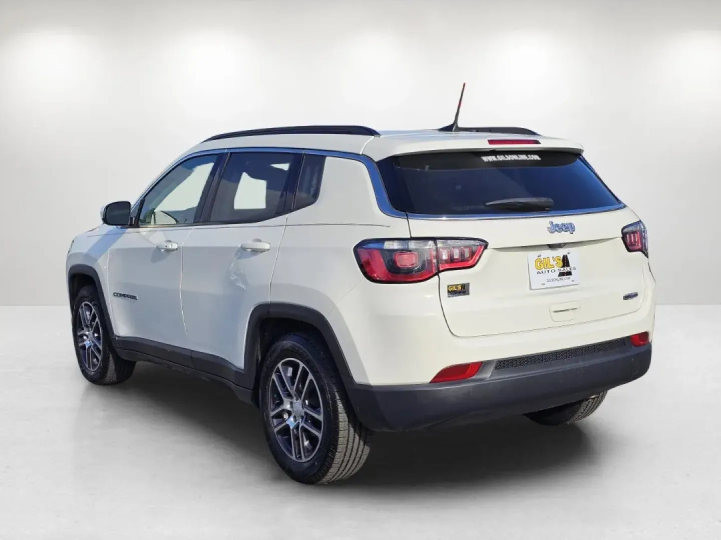 2019 /Ski Gray/Black Jeep Compass Latitude w/Sun/Wheel Pkg (3C4NJCBB5KT) with an Other engine, located at 1430 Gateway Drive, Opelika, AL, 36801, (334) 239-0944, 32.637871, -85.409790 - ### Discover Adventure with the 2019 Jeep Compass Latitude at Gils Auto - Phenix City!<br /> <br /> Are you ready to elevate your driving experience? The 2019 Jeep Compass Latitude is the perfect companion for both your daily commute and weekend getaways. With its rugged style and versatile features - Photo#6